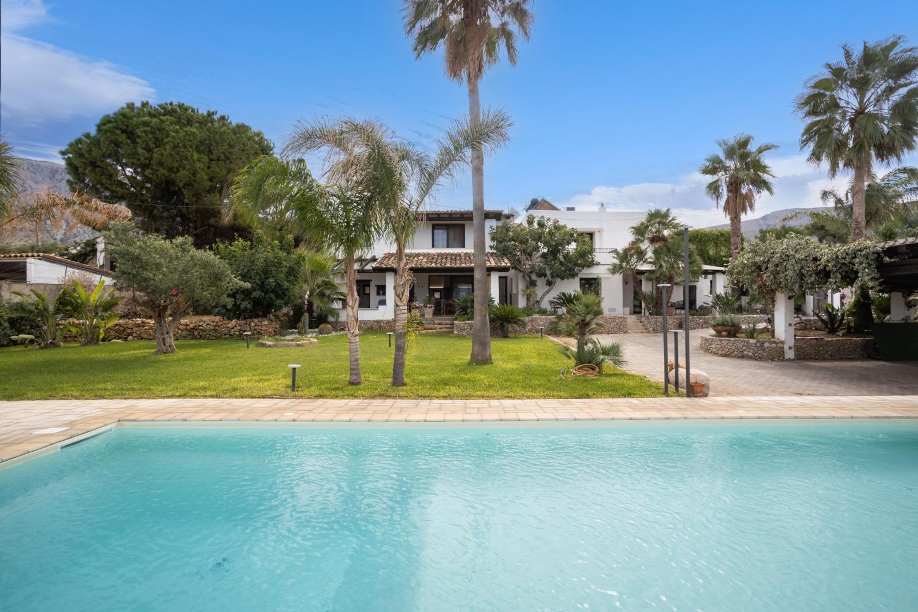 Villa a 300 Mt. dal Mare (Magaggiari) con campo da tennis photo 2