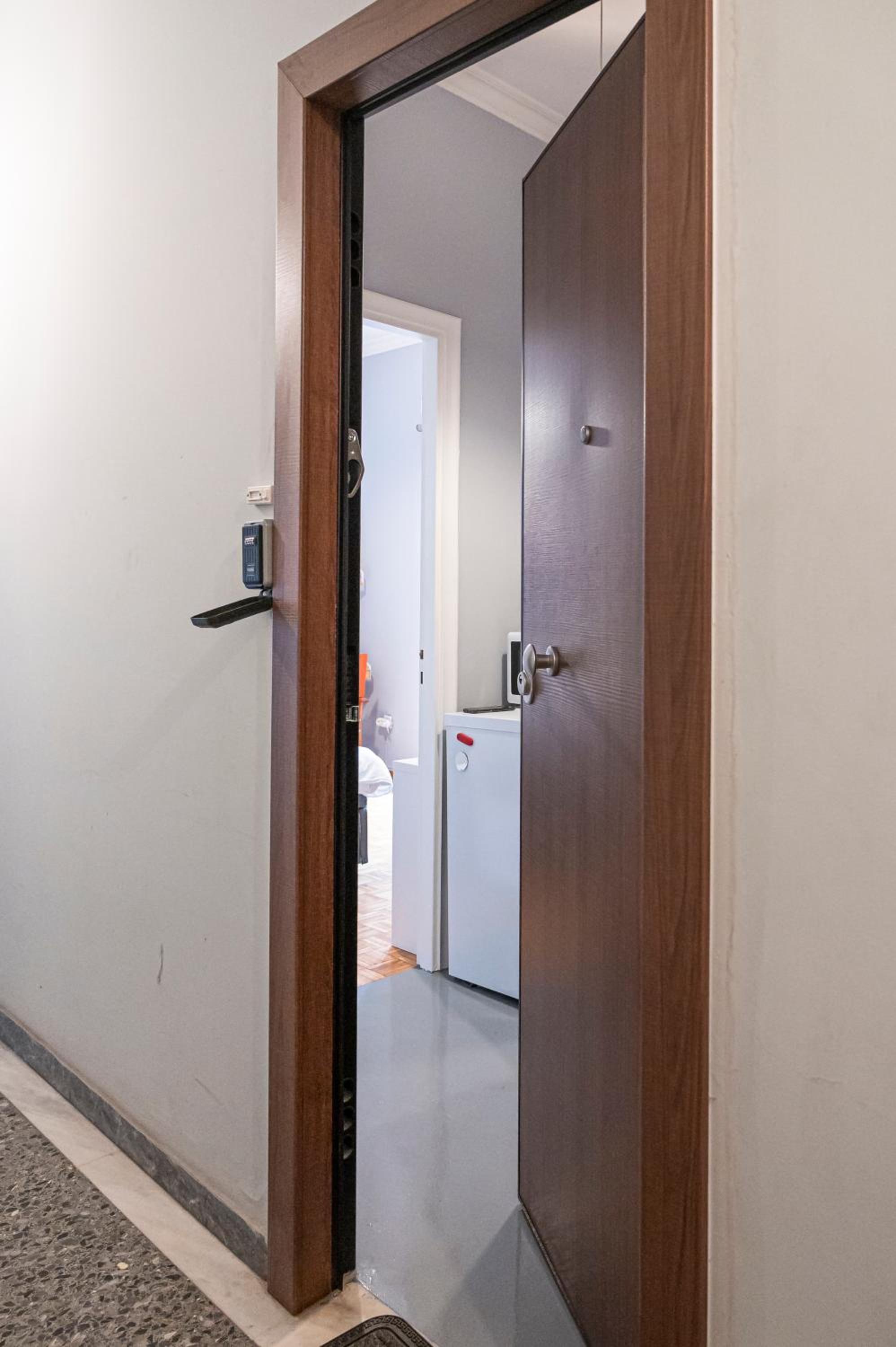 LIVANOS Charming Studio Steps from Metro