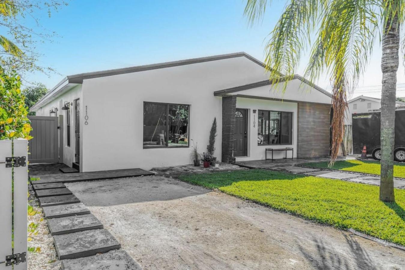 Lauderdale Modern 1 Bedroom 1 Bathroom with Private Backyard view 4