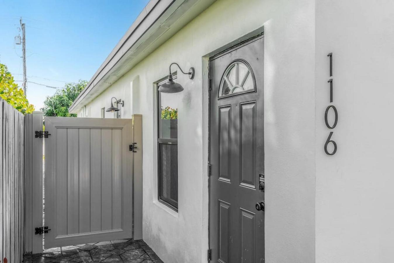 Lauderdale Modern 1 Bedroom 1 Bathroom with Private Backyard view 3