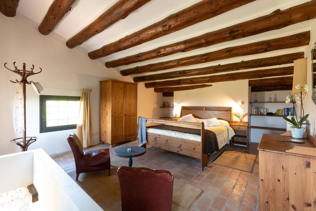 Mas Coquells, preciosa masia en plena natura view 4