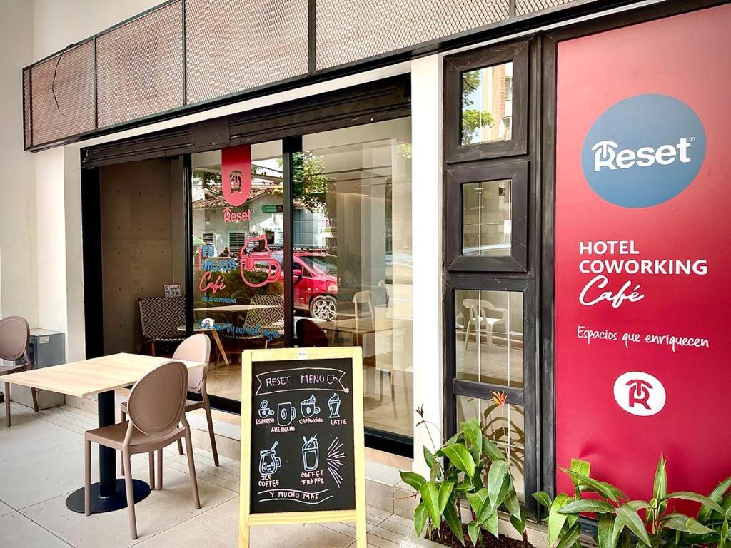 Reset (Hotel-Cafe-Coworking)