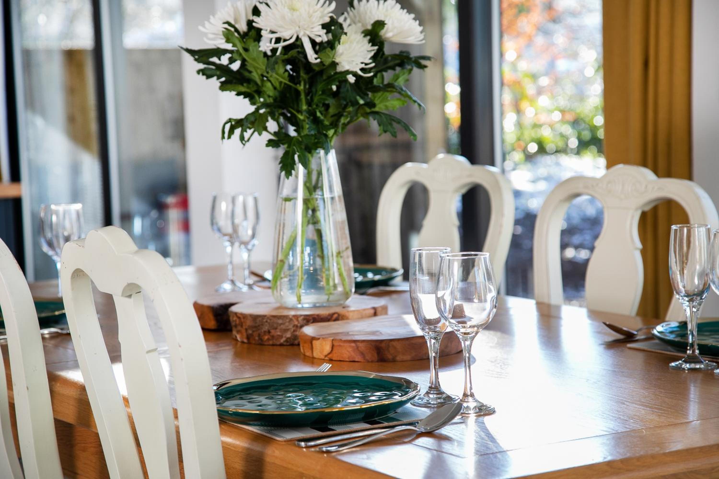 Hotel Bird House - Sleep With The Owls!