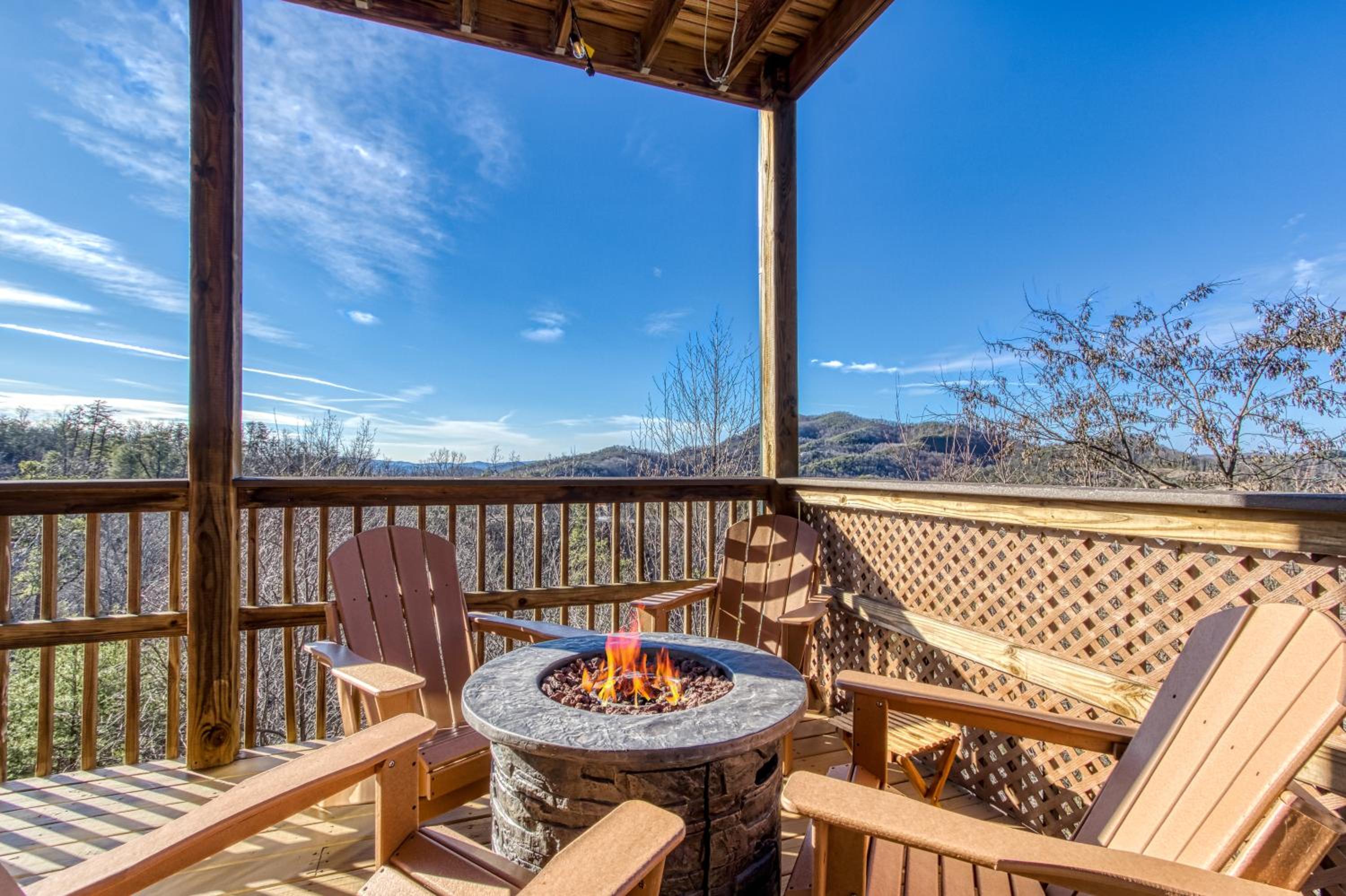 Whiskey's mountain lodge, Mtn Views, Hot Tub, 560 FREE tickets each paid day view 2