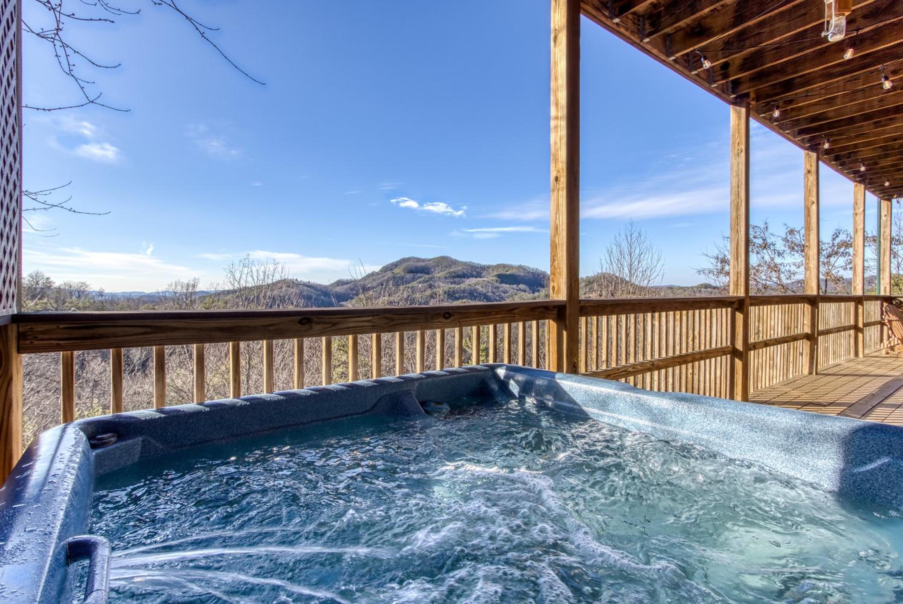 Whiskey's mountain lodge, Mtn Views, Hot Tub, 560 FREE tickets each paid day view 3