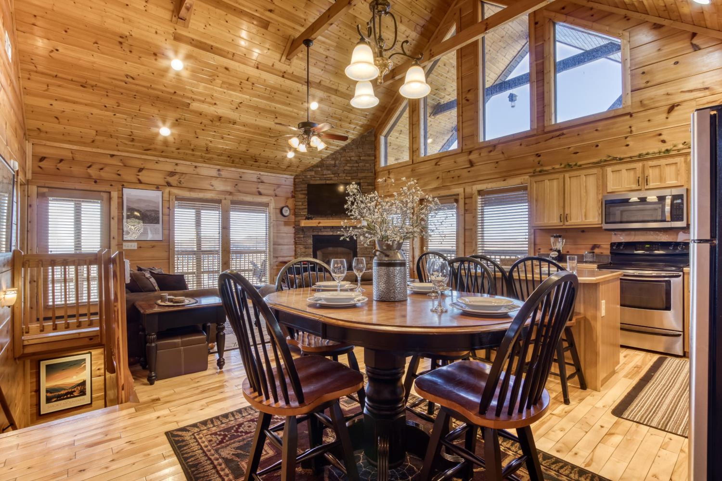 Whiskey's mountain lodge, Mtn Views, Hot Tub, 560 FREE tickets each paid day view 4