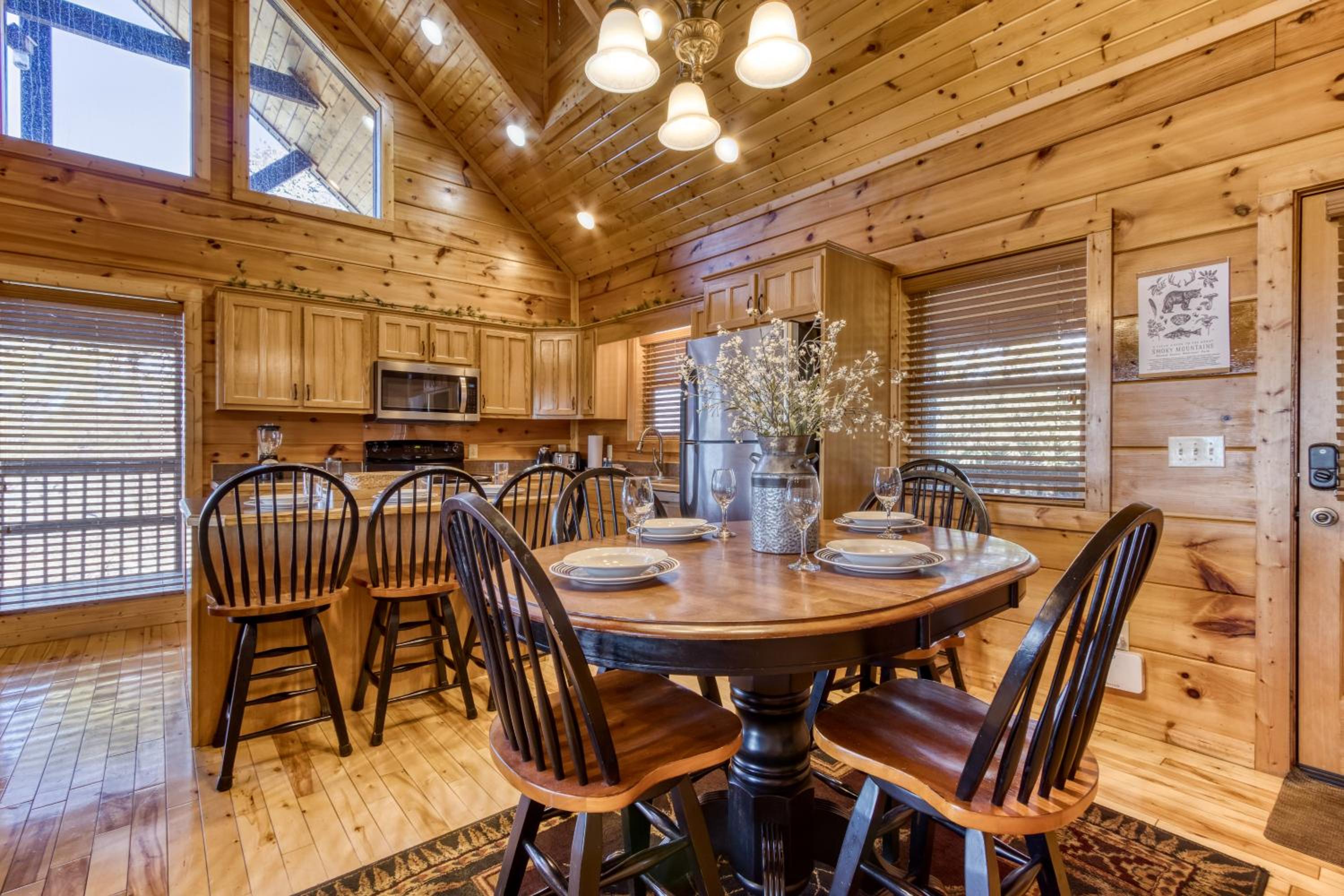 Whiskey's mountain lodge, Mtn Views, Hot Tub, 560 FREE tickets each paid day view 5