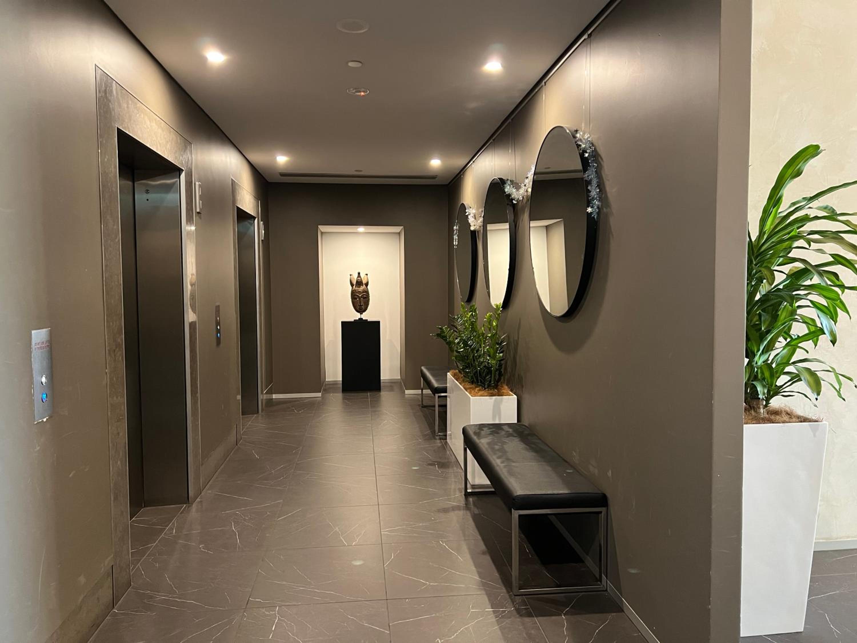 The Alexander Apartments - Harbour Views, Parking, Pool, 24hr Concierge