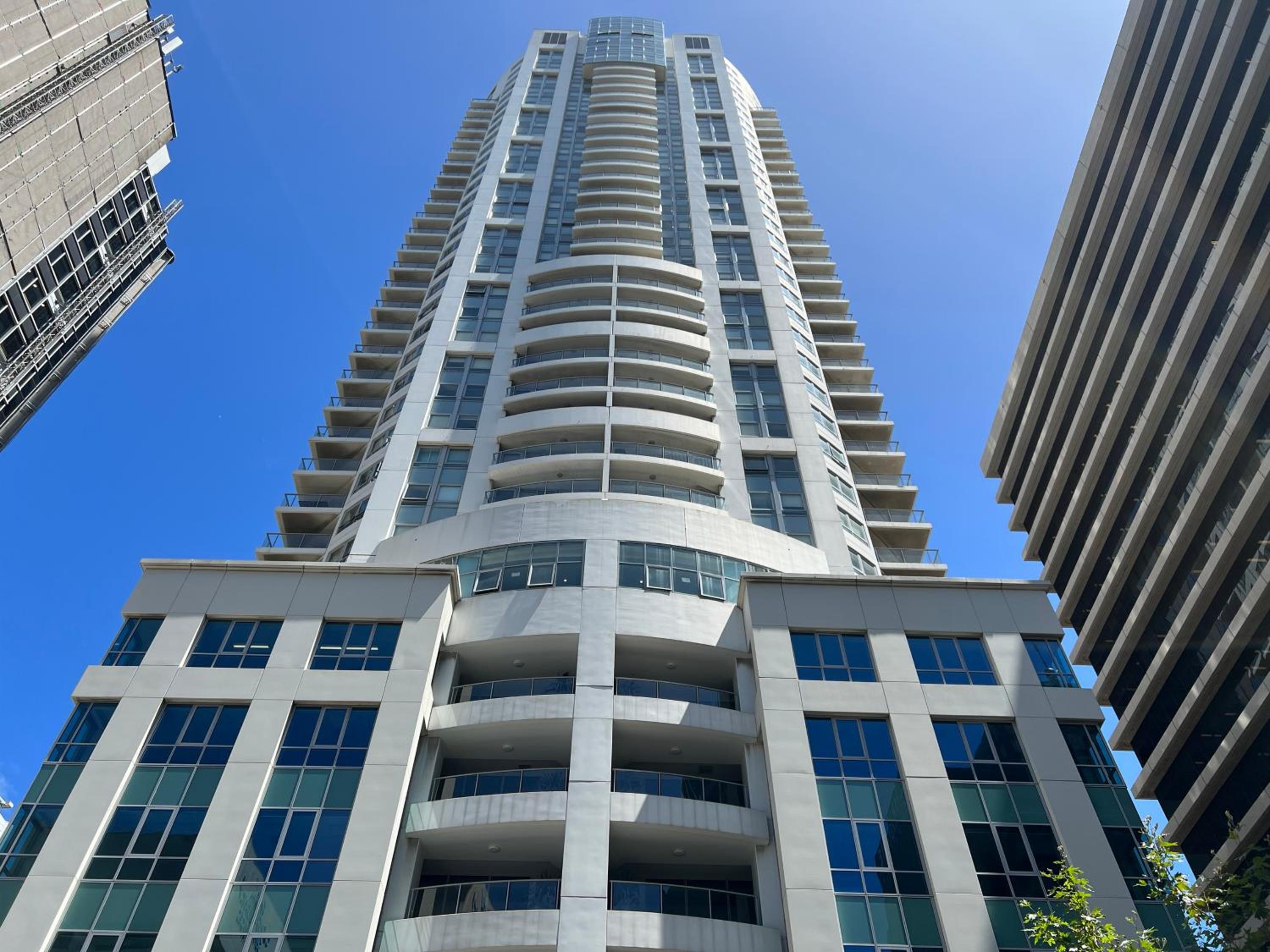 The Alexander Apartments - Harbour Views, Parking, Pool, 24hr Concierge