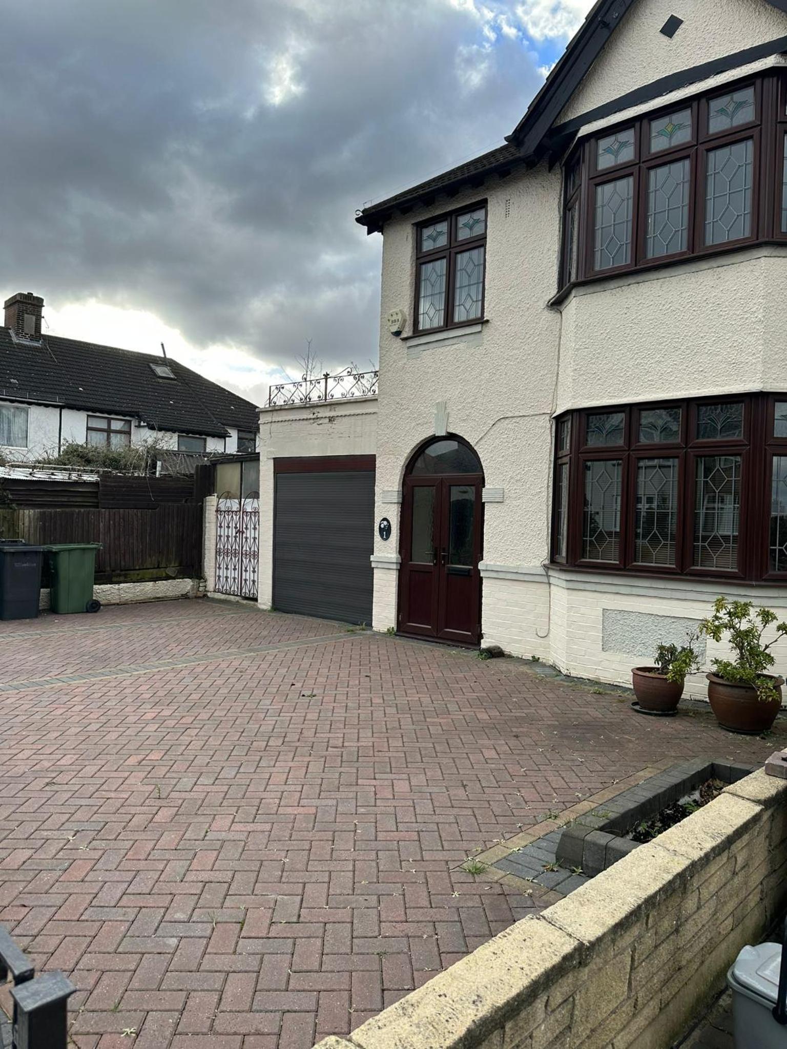 Amazing and Romantic O2 Arena 4 Bedrooms House free parking