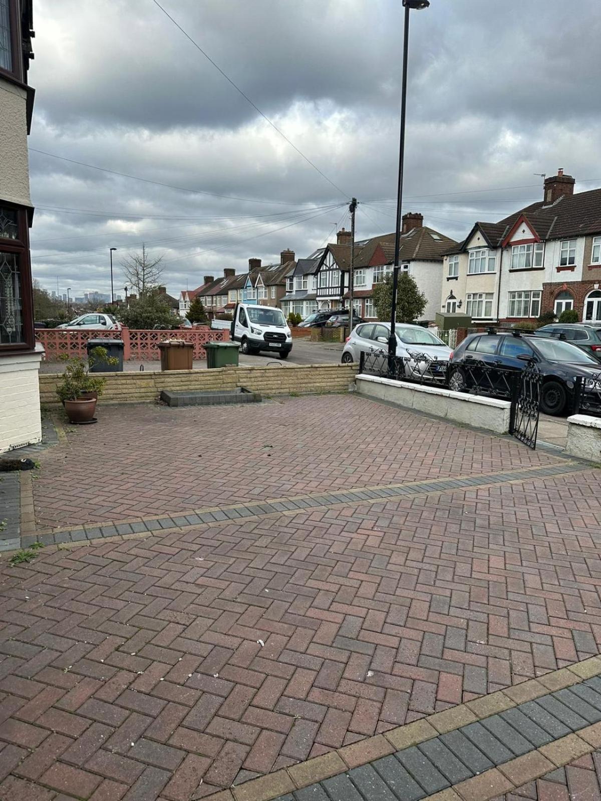 Amazing and Romantic O2 Arena 4 Bedrooms House free parking