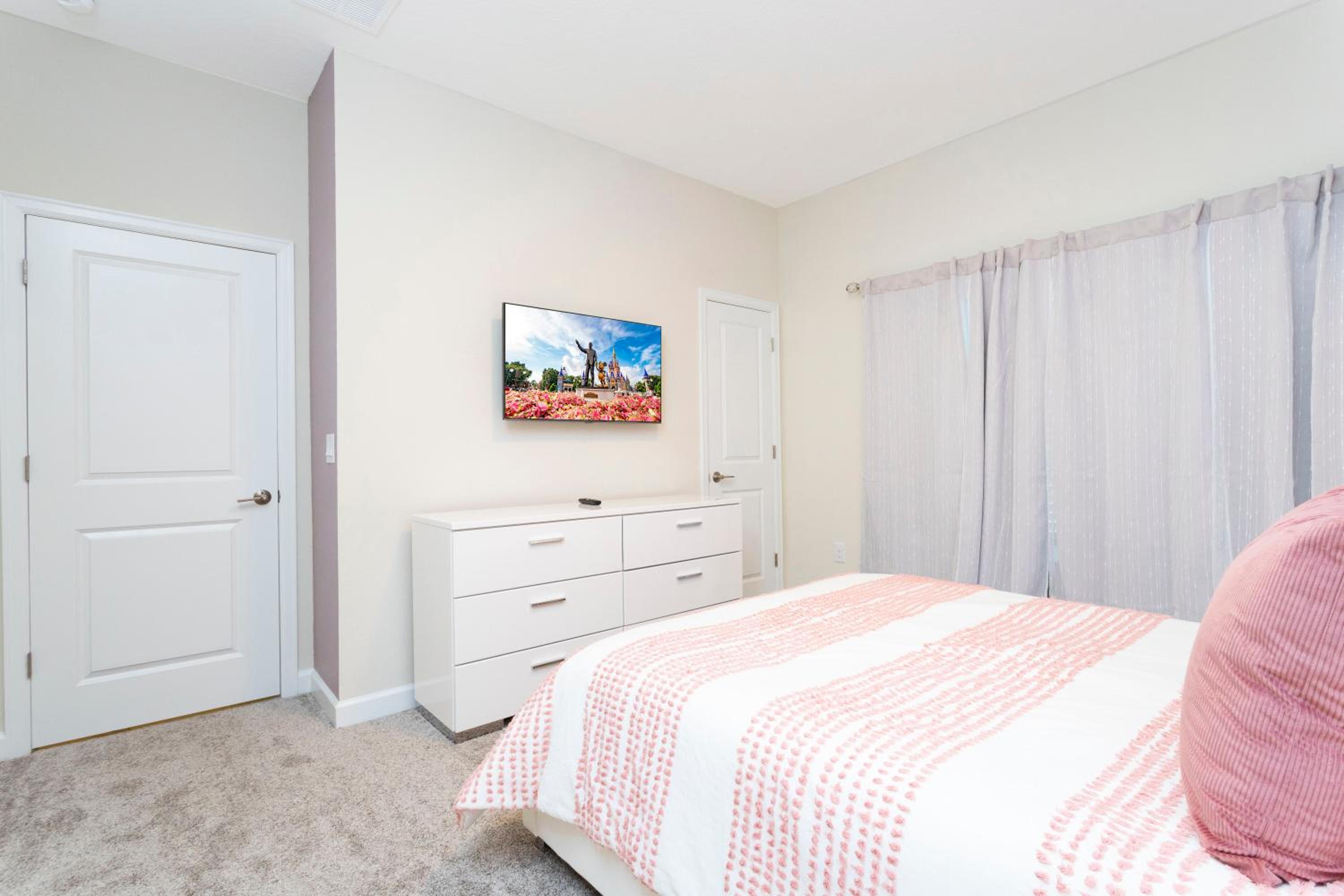 Gorgeous 4 Bd w/ Pool at Champions Gate Resort 1020