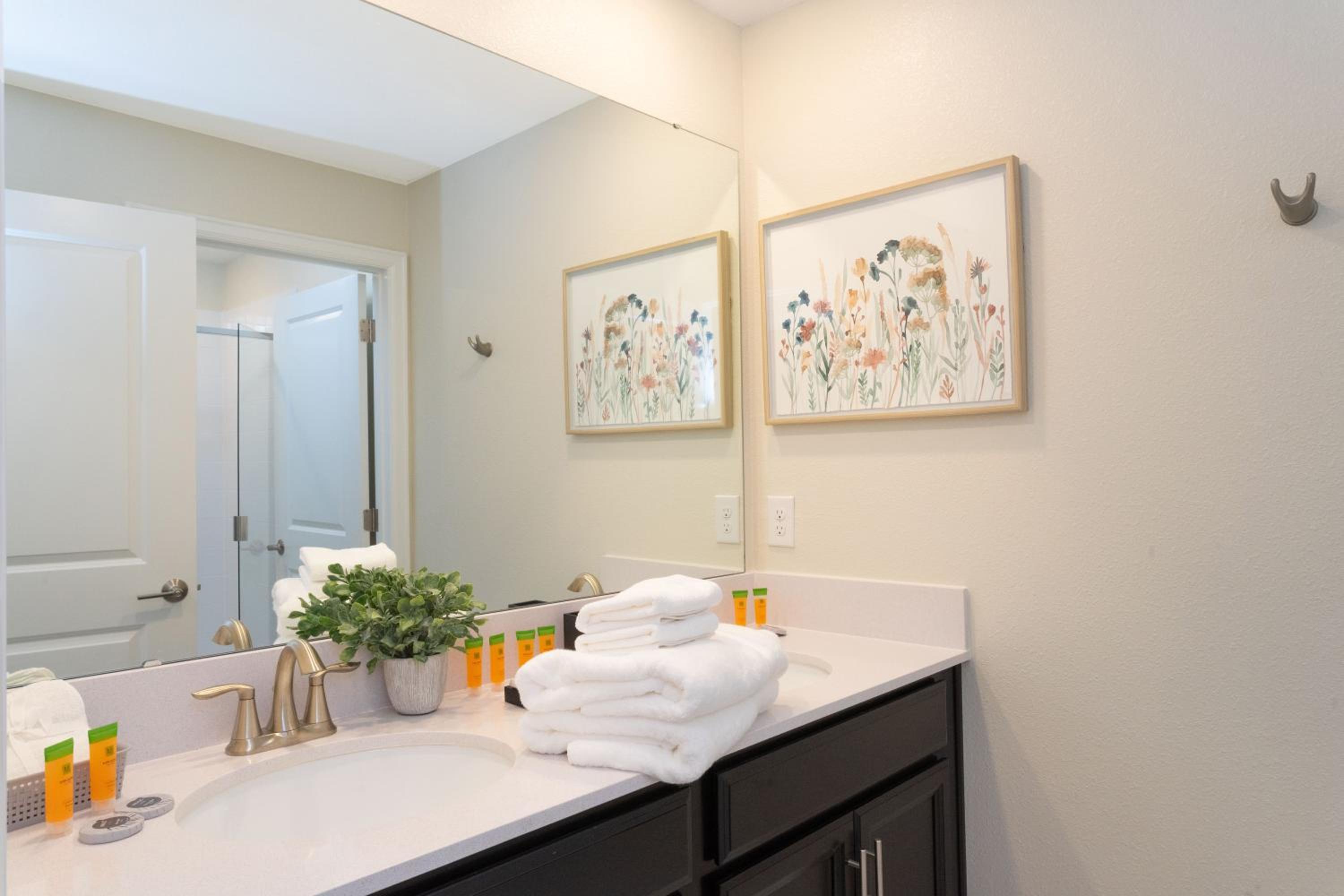 Gorgeous 4 Bd w/ Pool at Champions Gate Resort 1020
