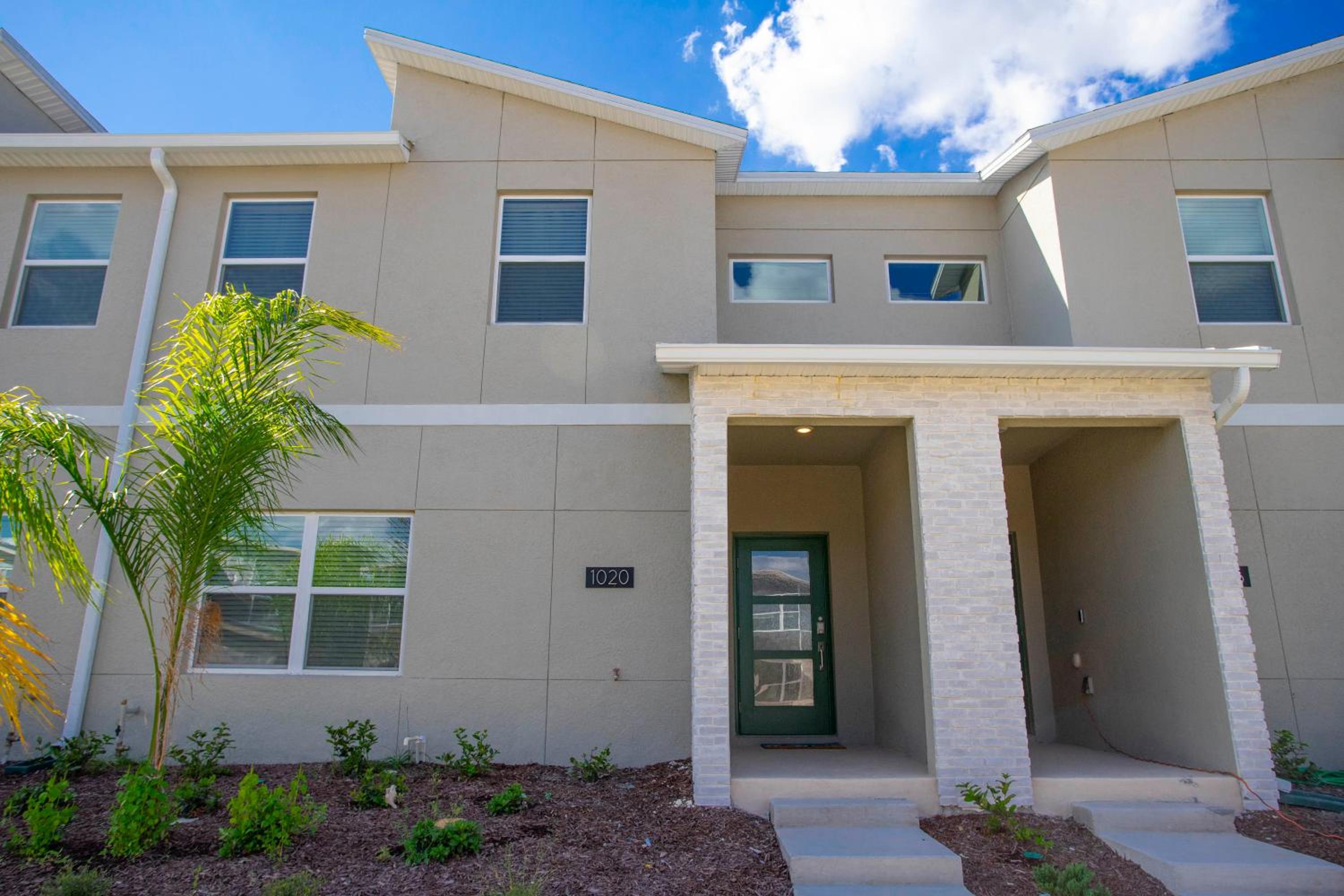 Gorgeous 4 Bd w/ Pool at Champions Gate Resort 1020