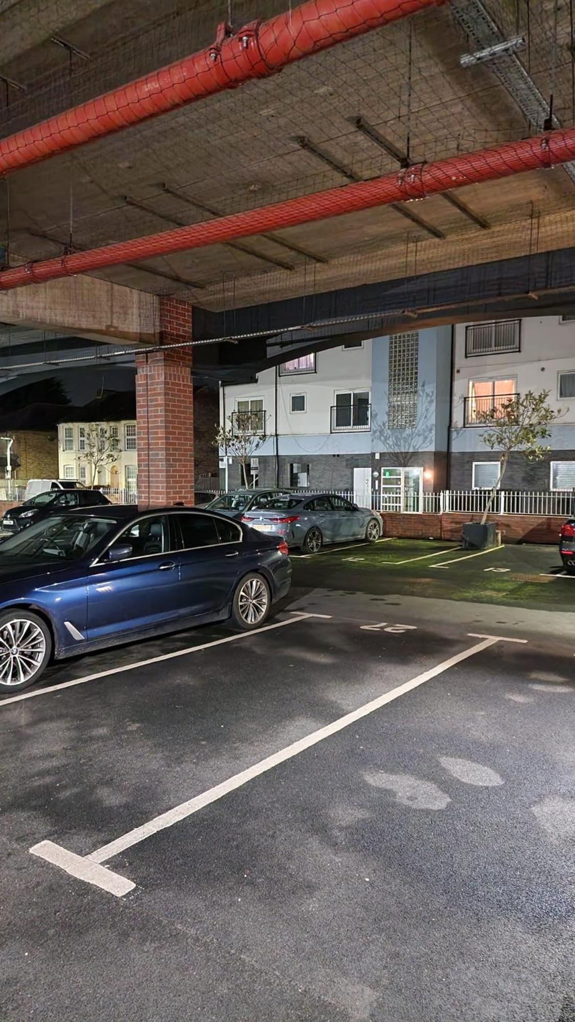 New Modern Apartment near Heathrow Airport view 3