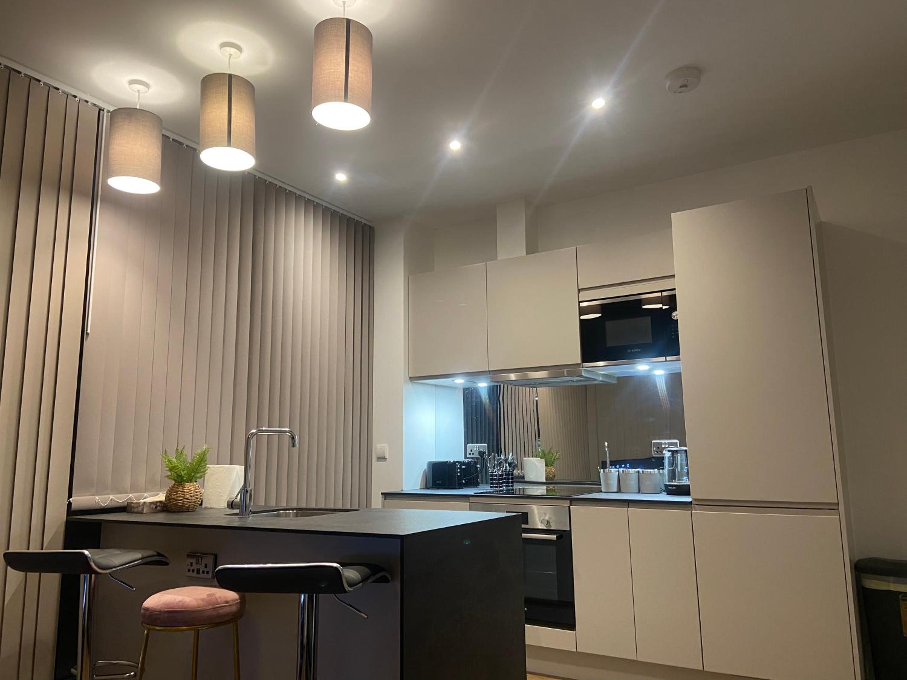 New Modern Apartment near Heathrow Airport view 4