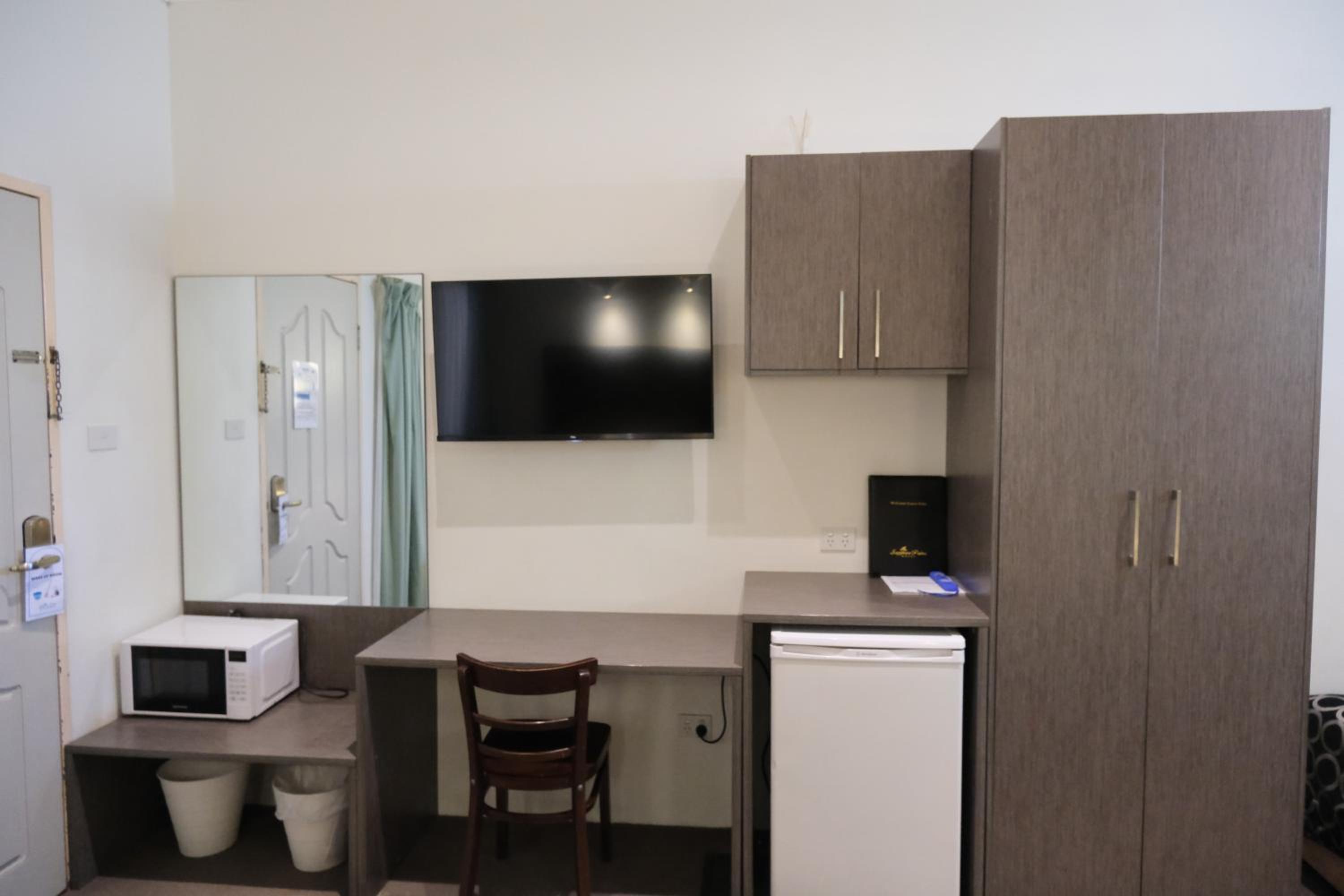 Sapphire Palms Motel