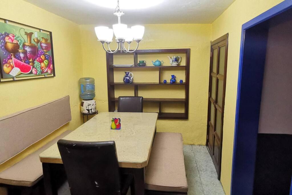 Linda casa azul ubicada en el corazón de Pátzcuaro view 4