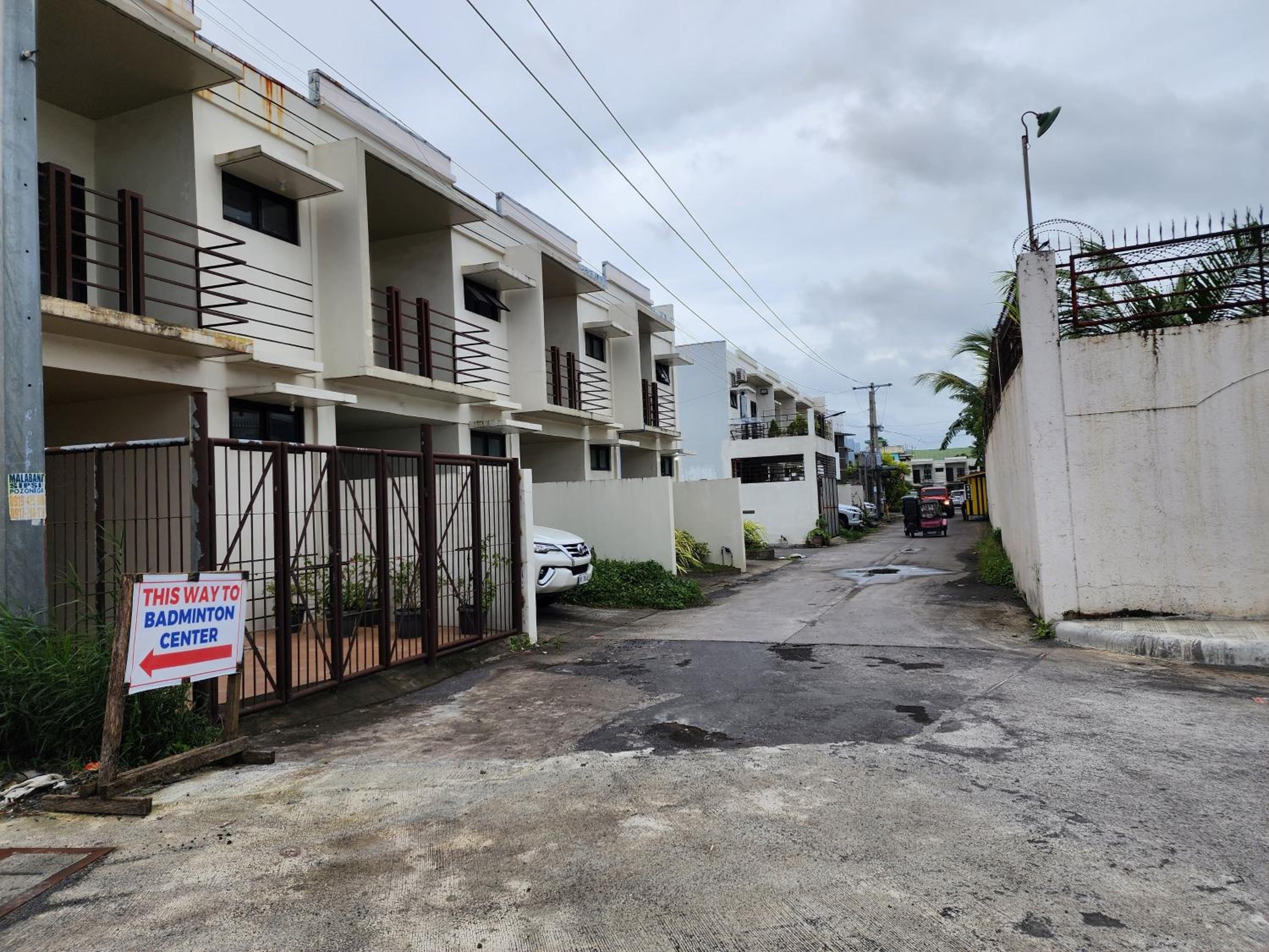 Spacious 5-bedroom, 4-bath townhouse in Legazpi City view 5