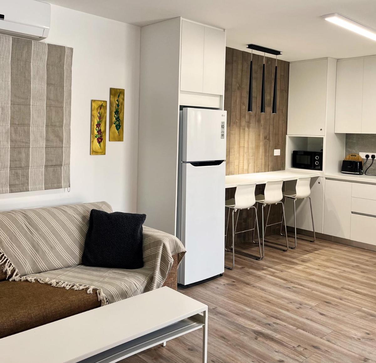 Silver Apartment