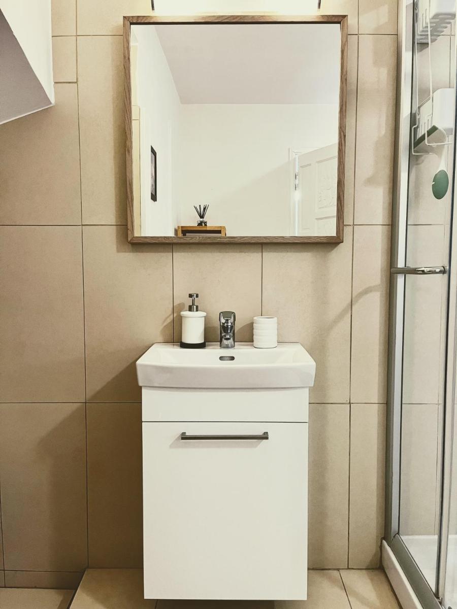 Silver Apartment