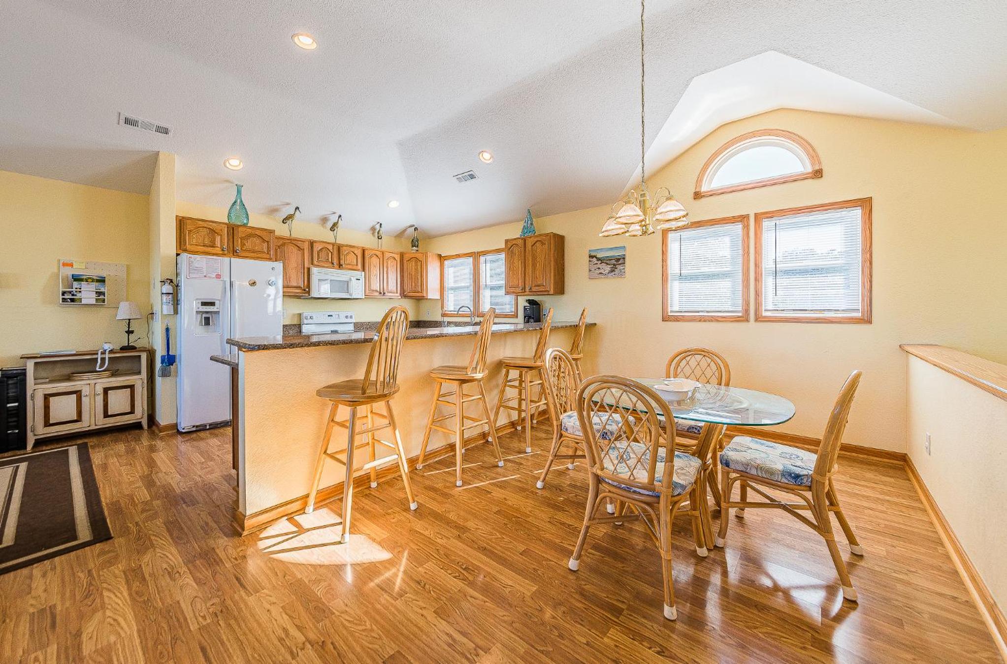 Catching Rays - Corolla, Ocean Sands, 525 Yds to Beach, Pool, Hot Tub, Pool Table, Fireplace, Flex Stays