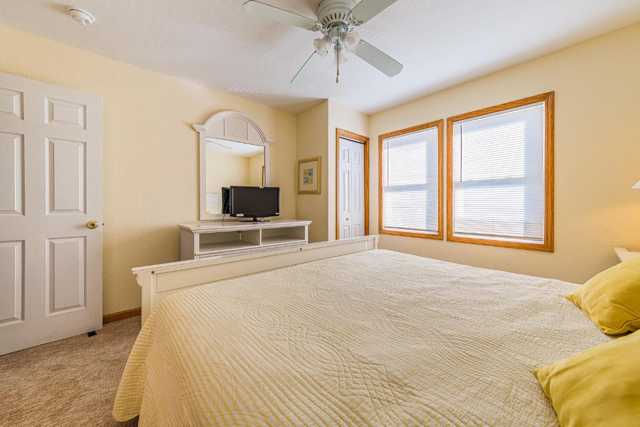 Catching Rays - Corolla, Ocean Sands, 525 Yds to Beach, Pool, Hot Tub, Pool Table, Fireplace, Flex Stays