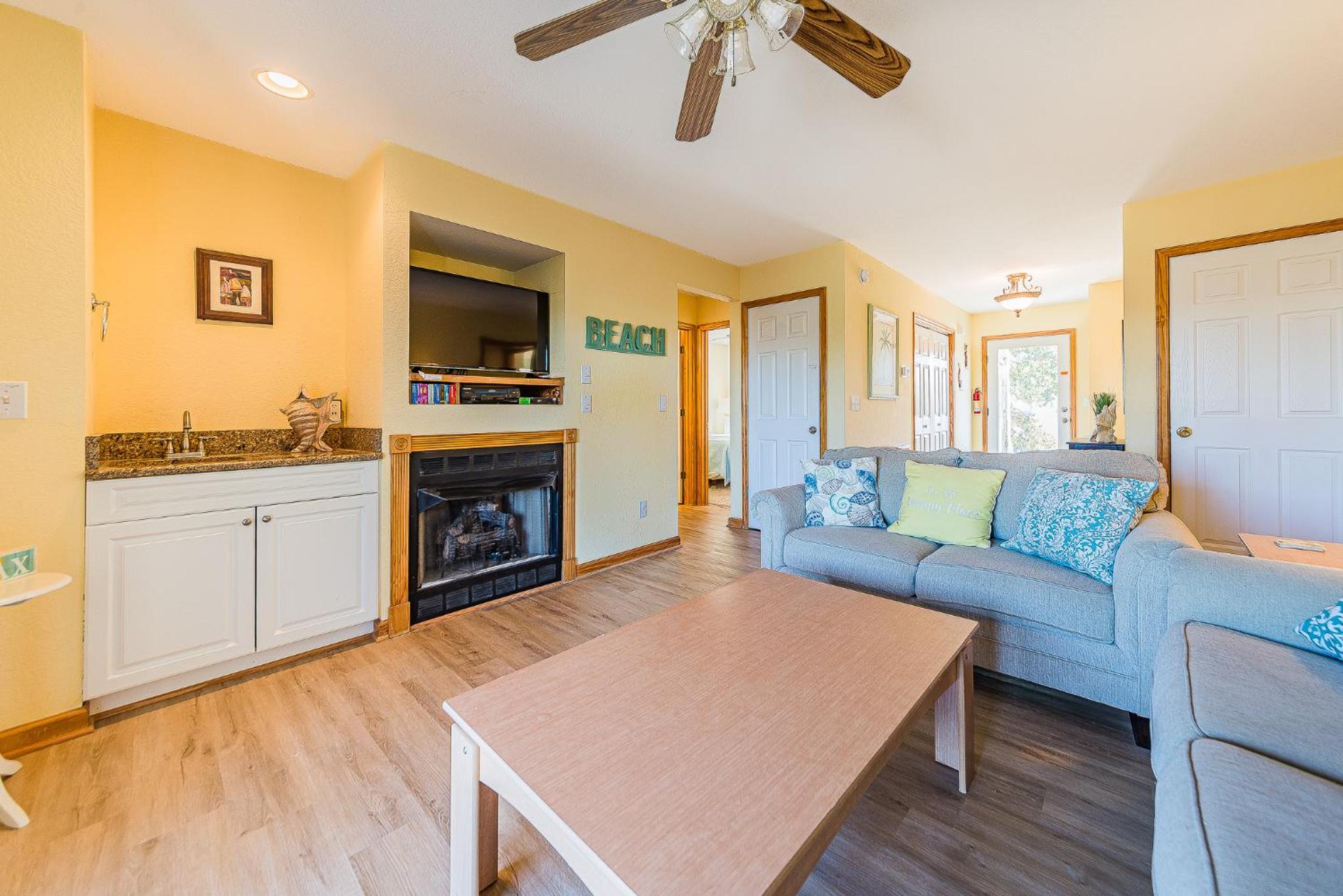 Catching Rays - Corolla, Ocean Sands, 525 Yds to Beach, Pool, Hot Tub, Pool Table, Fireplace, Flex Stays
