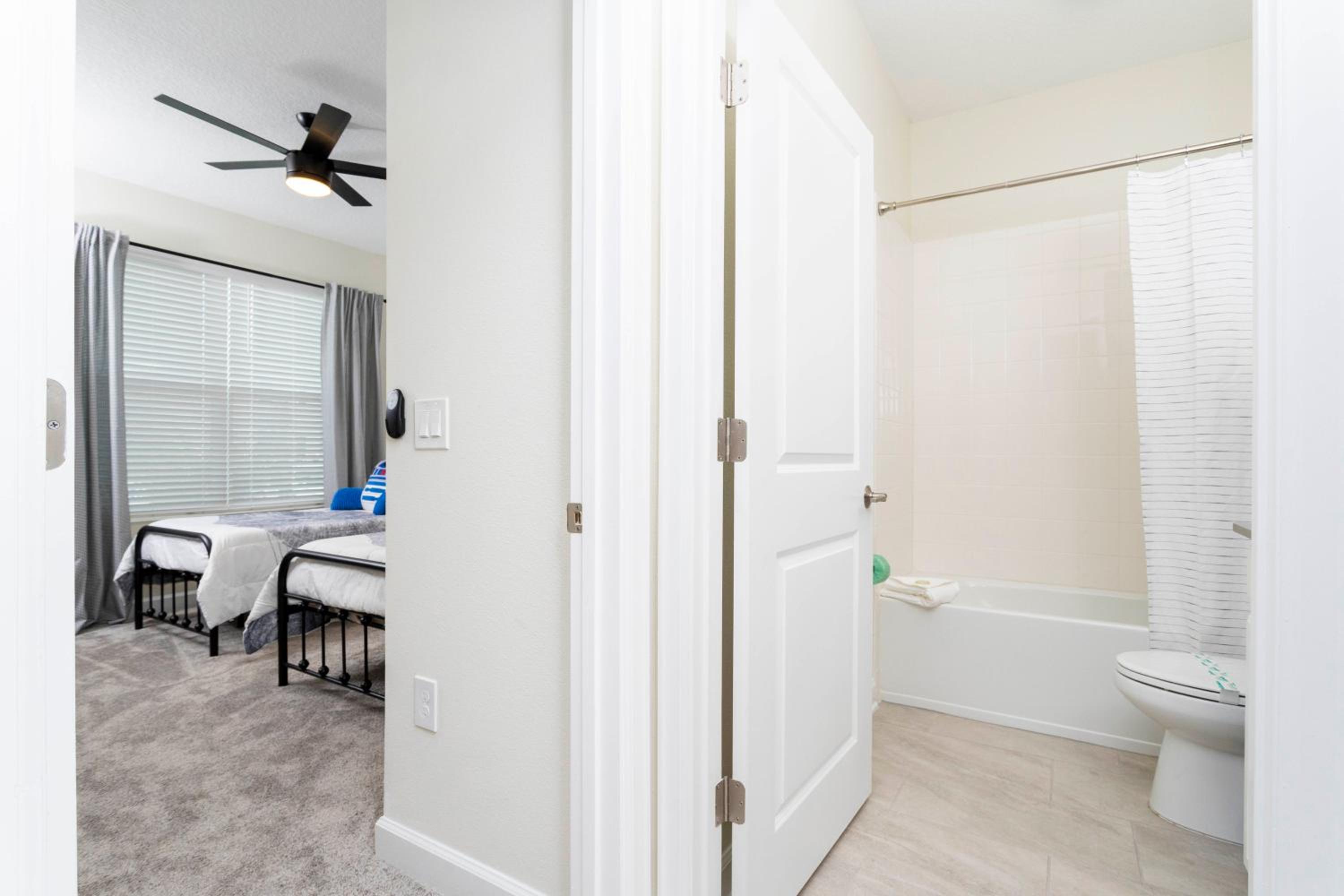 Gorgeous 5BDR Family with Pool at Storey Lake 2767 O view 4