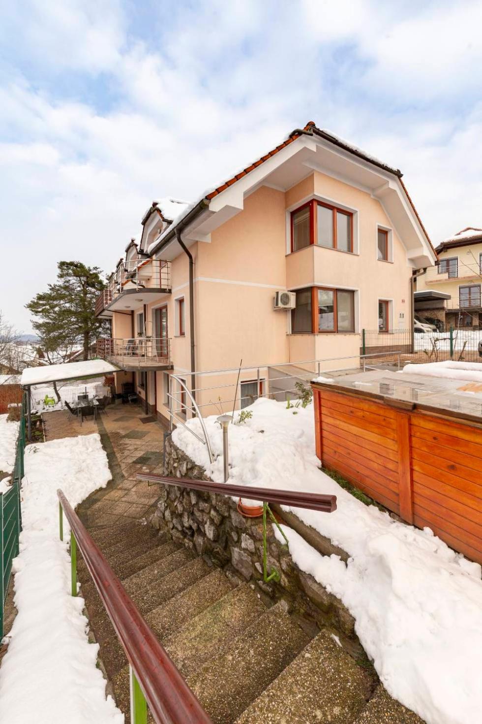 Apartma Ana