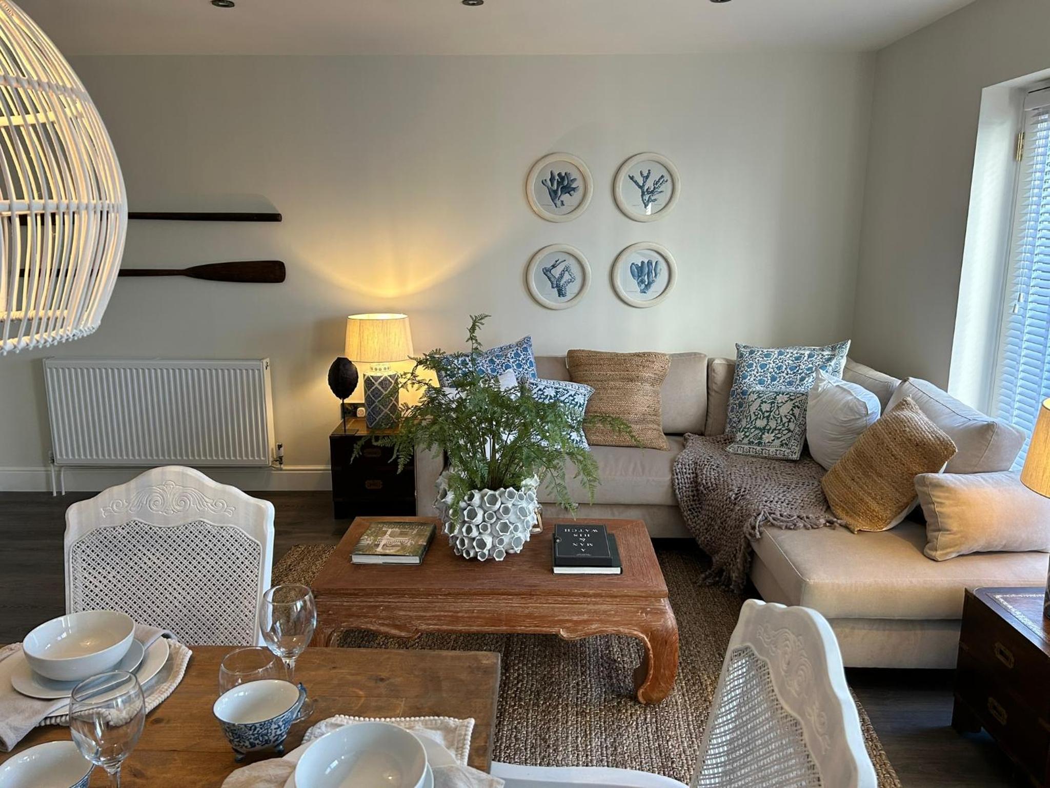 The Pelican Room-converted Cart Lodge near airport view 5