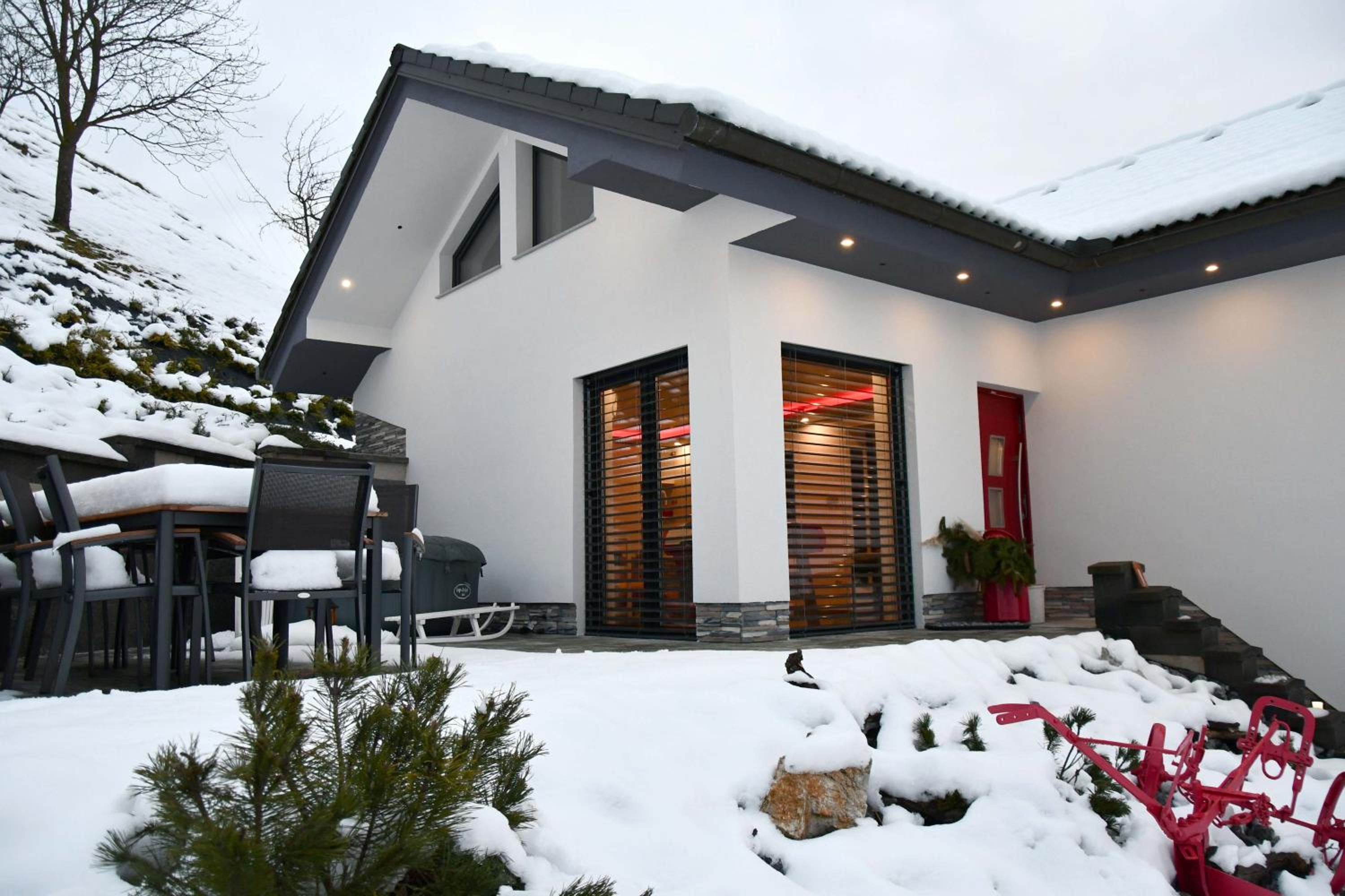 Hotel Holiday House Vikend - Image 1