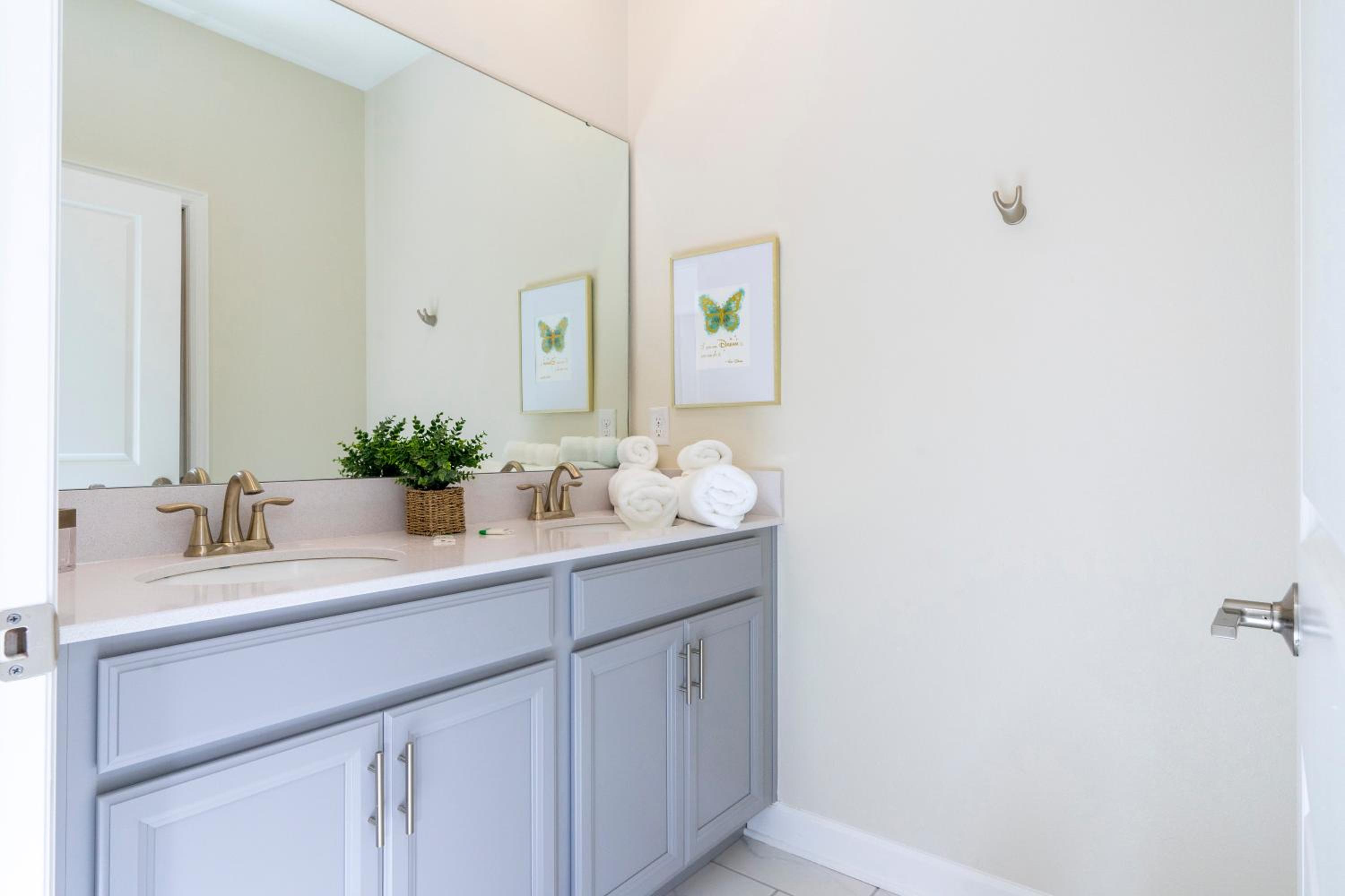 Stunning 5 Bd w/ Pool Close to Disney 2905