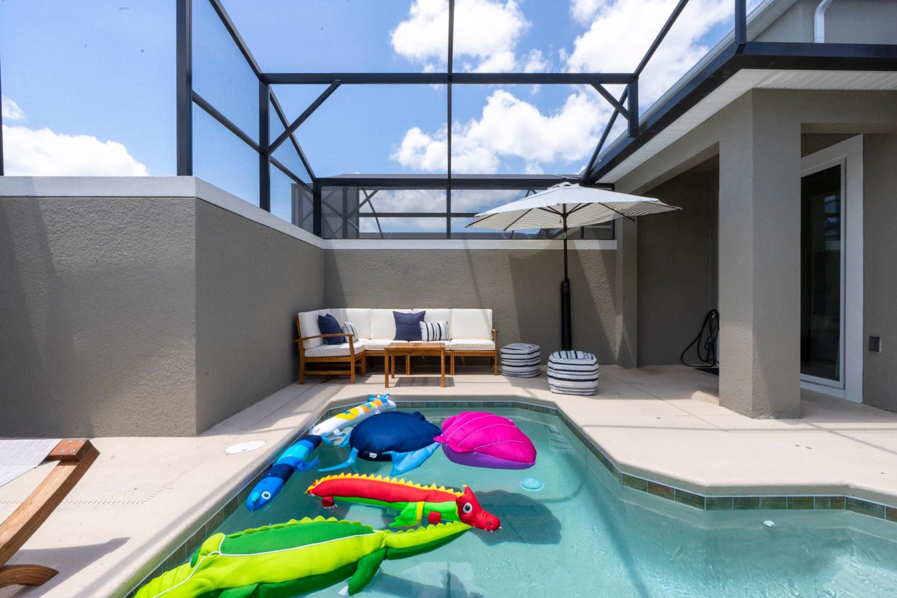 Stunning 5 Bd w/ Pool Close to Disney 2905