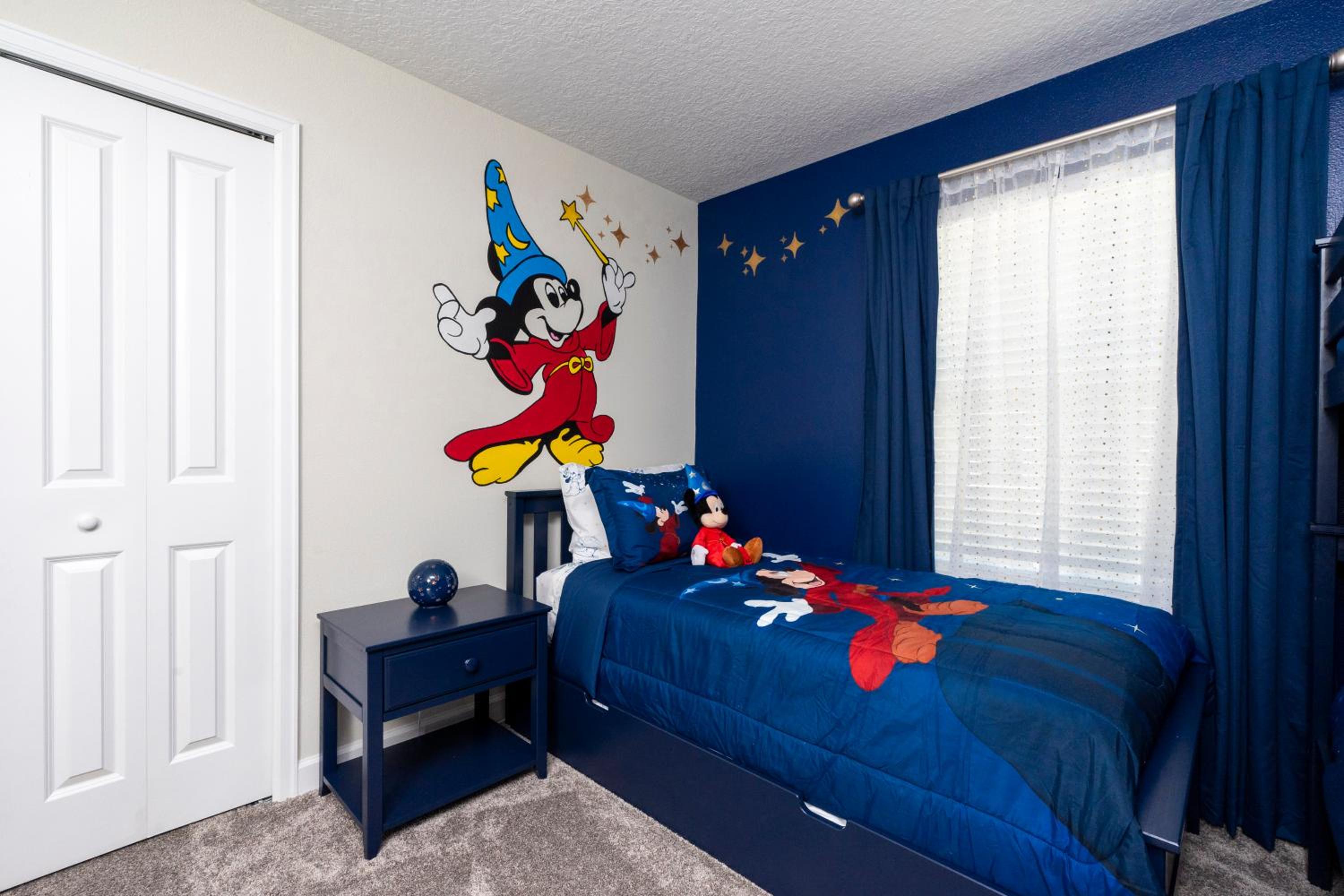 Stunning 5 Bd w/ Pool Close to Disney 2905