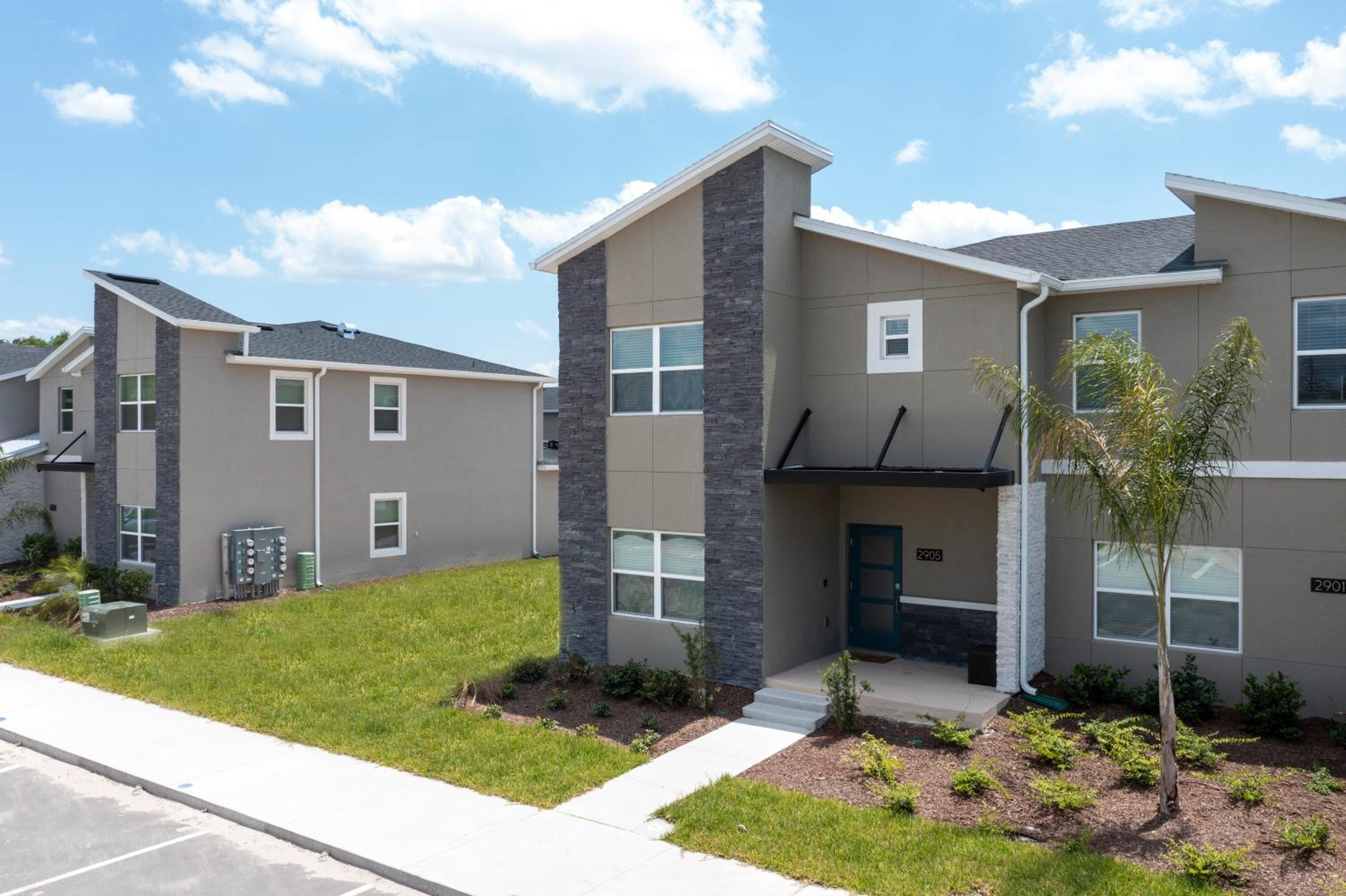 Stunning 5 Bd w/ Pool Close to Disney 2905