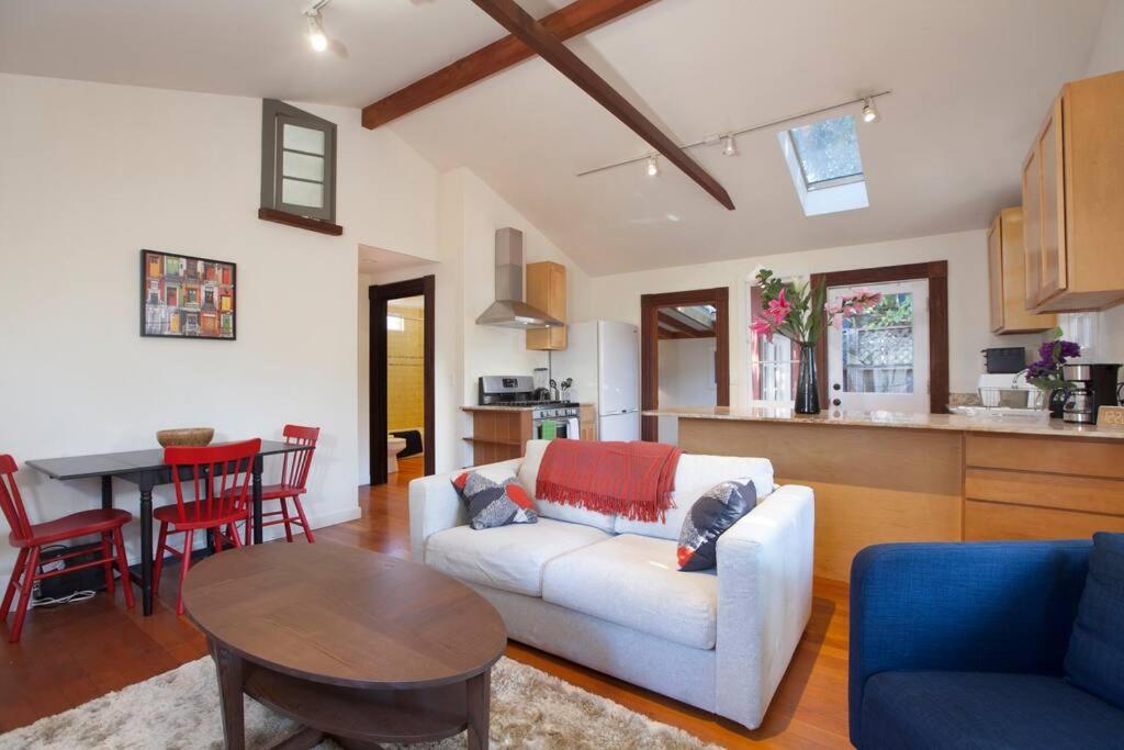 Berkeley Cottage, Comfy, Stylish Good Wi-Fi view 4