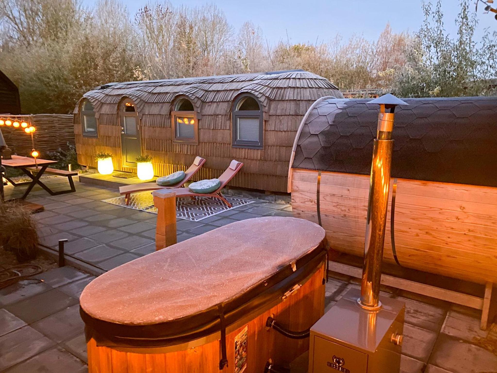 Bed & Wellness Pigs and Pillows with private hottub and sauna and tandembike rental included in price near Amsterdam