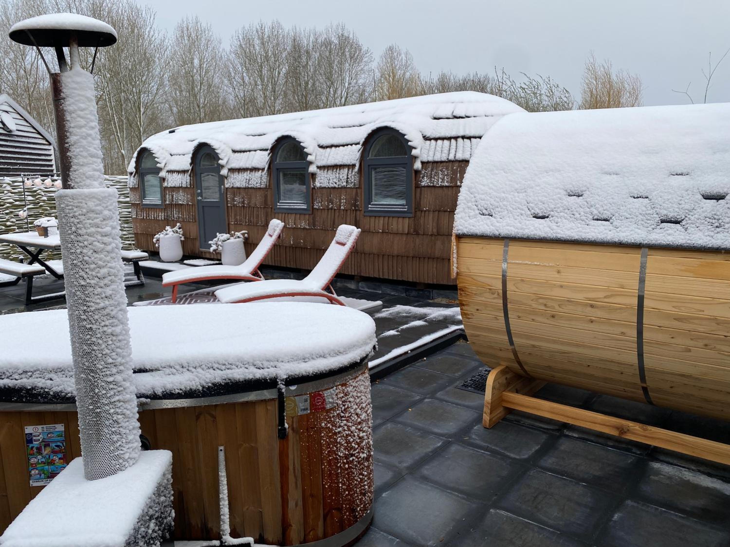 Bed & Wellness Pigs and Pillows with private hottub and sauna and tandembike rental included in price near Amsterdam