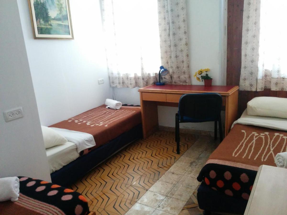 Momo's Hostel