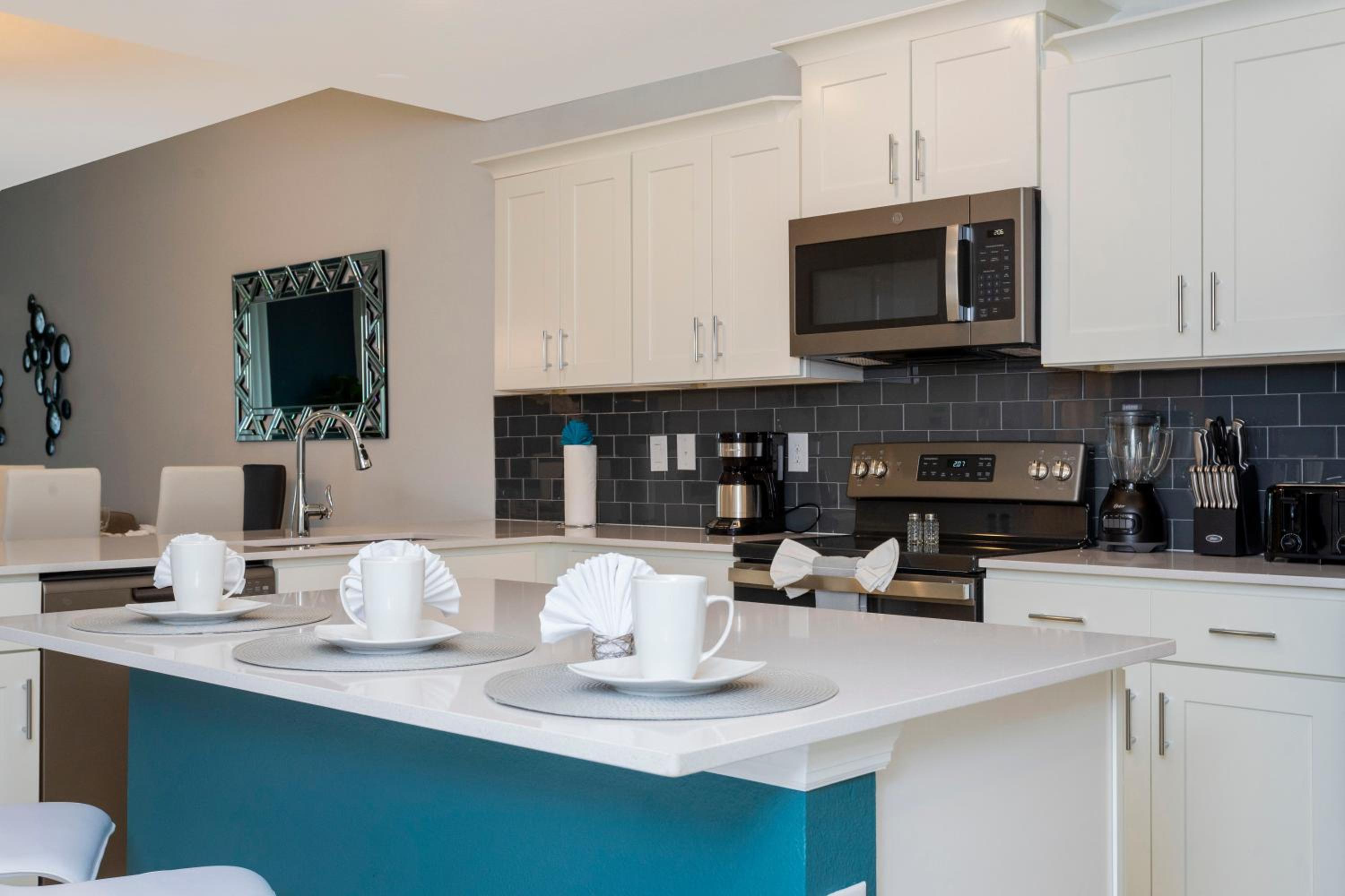 Gorgeous 2 Bedroom Apartment Close to Disney 305 31911