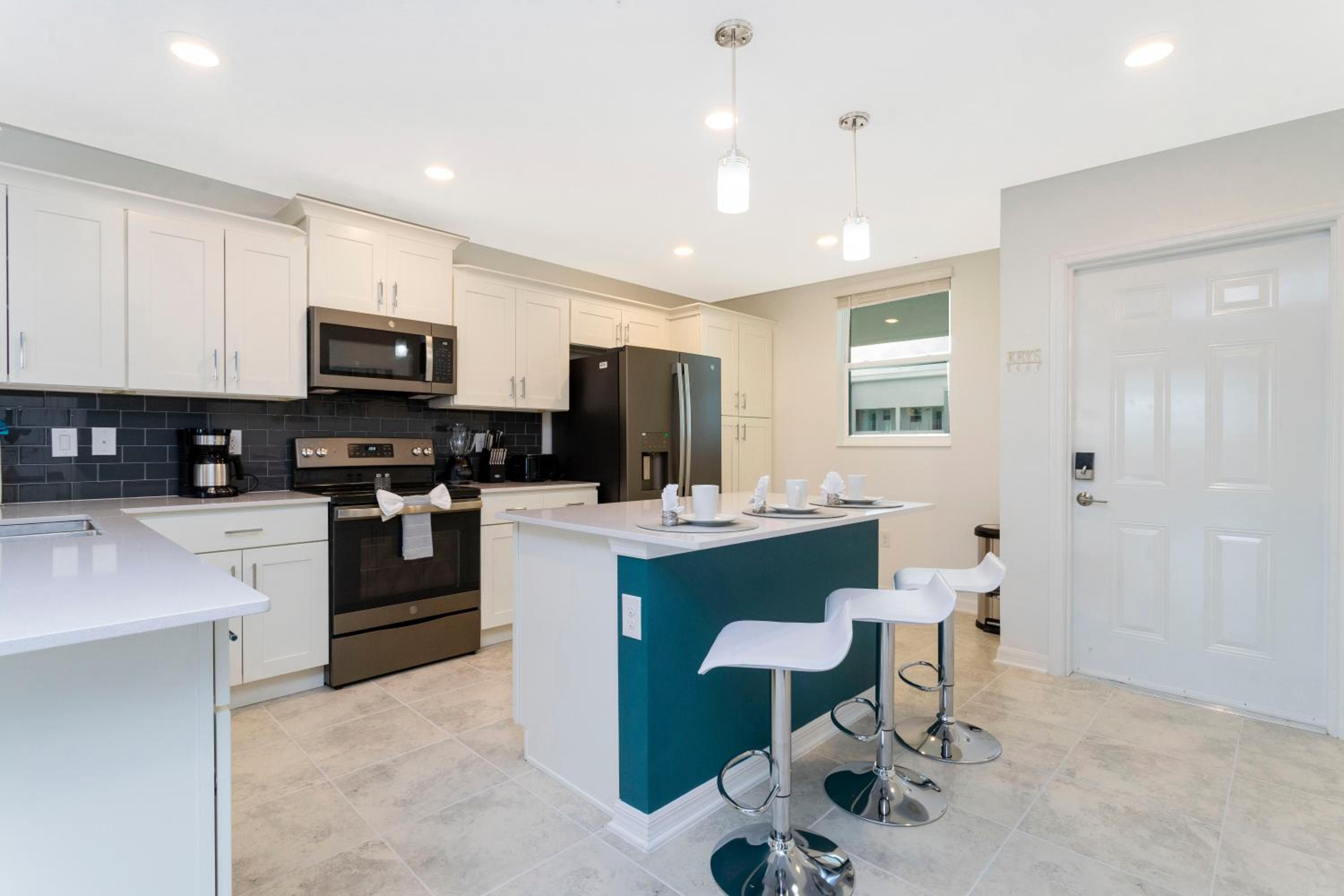 Gorgeous 2 Bedroom Apartment Close to Disney 305 31911