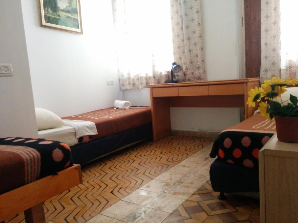 Momo's Hostel