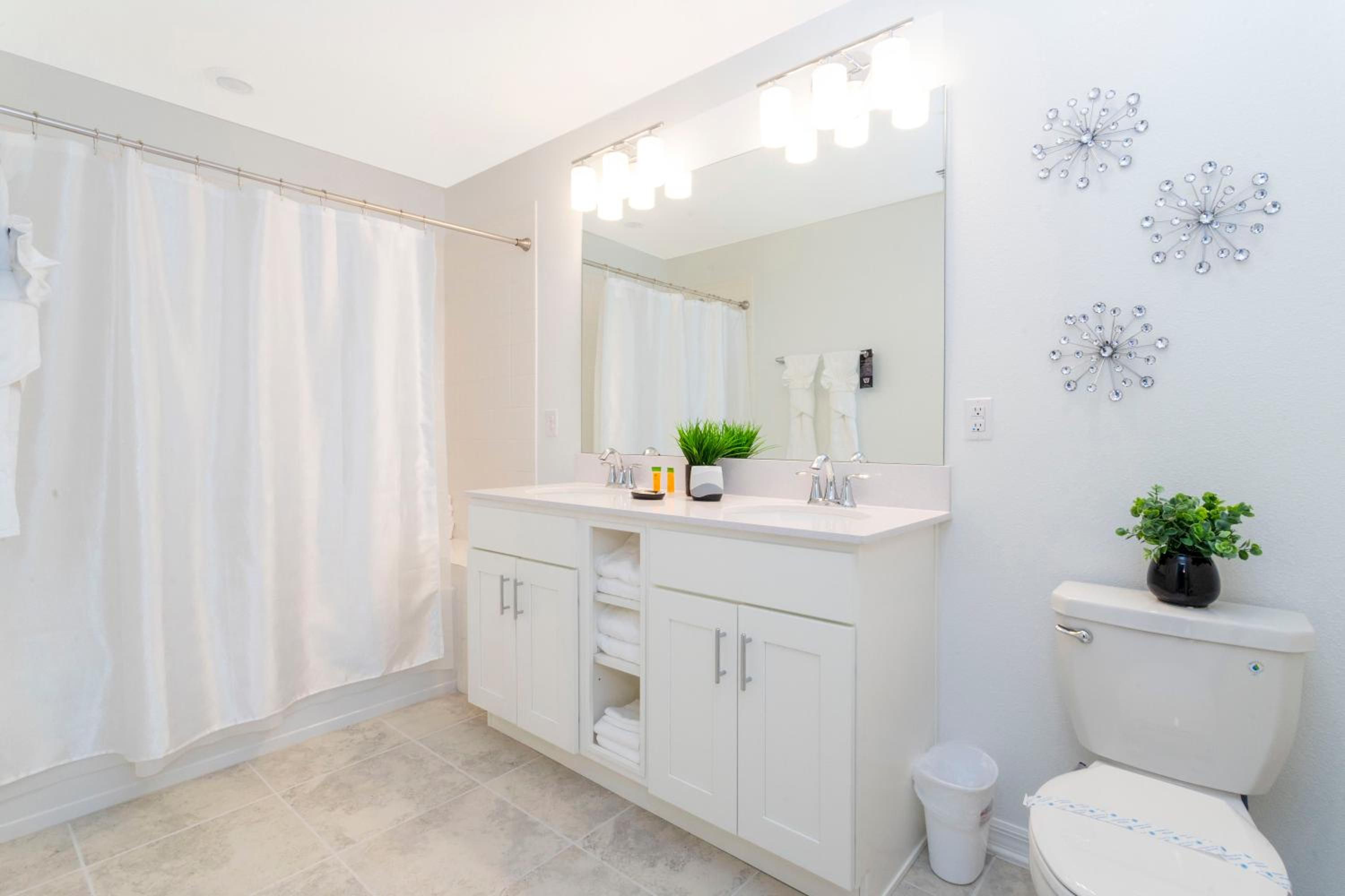 Gorgeous 2 Bedroom Apartment Close to Disney 305 31911