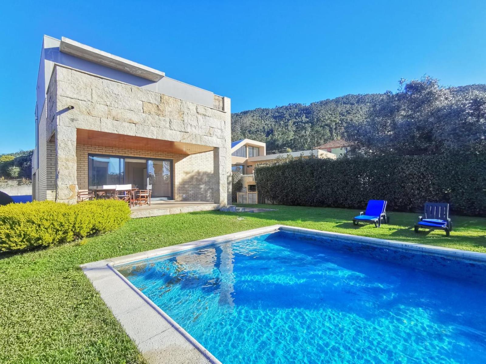 Hill & Beach house view 5