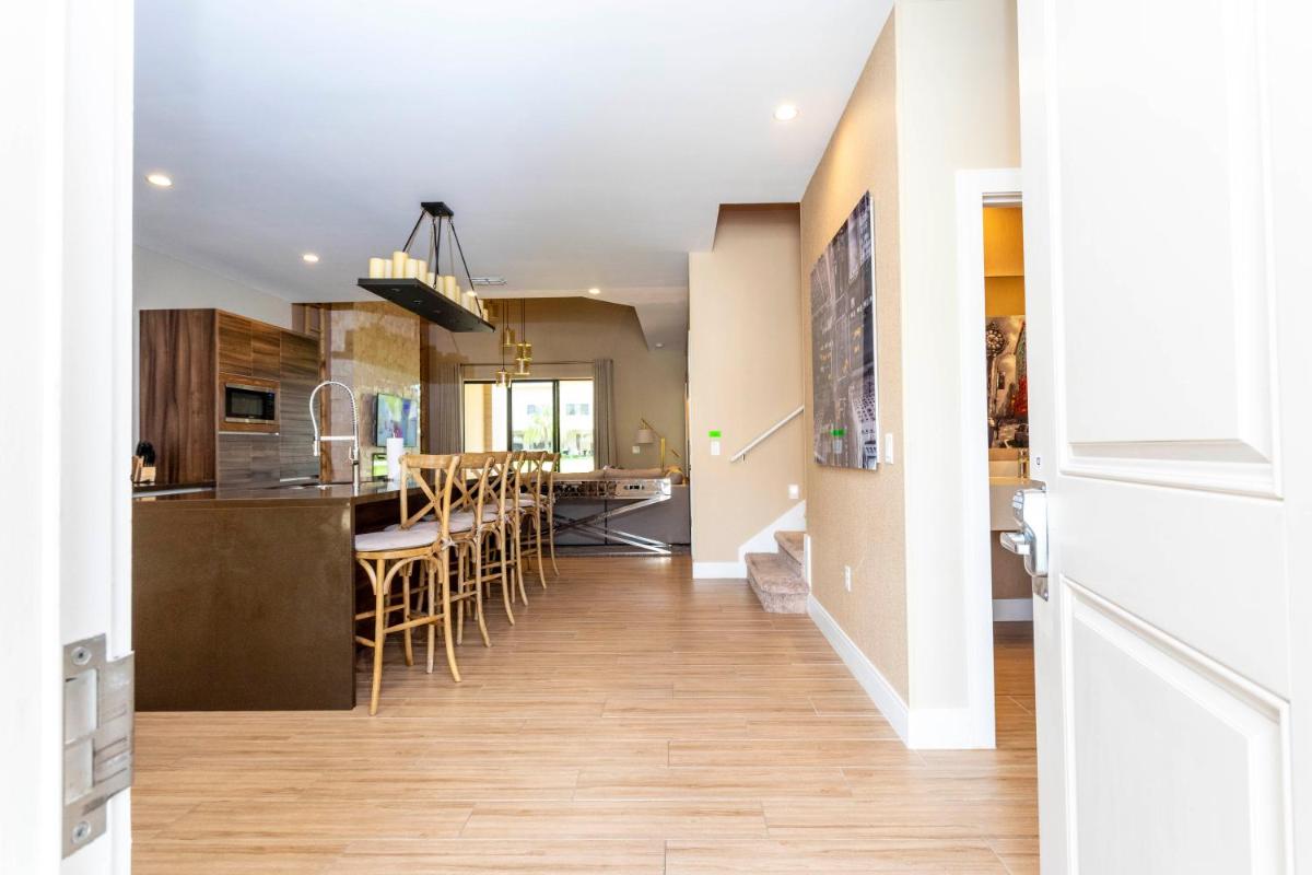 Gorgeous 4 Bd Close to Disney @ Magic Village 3092