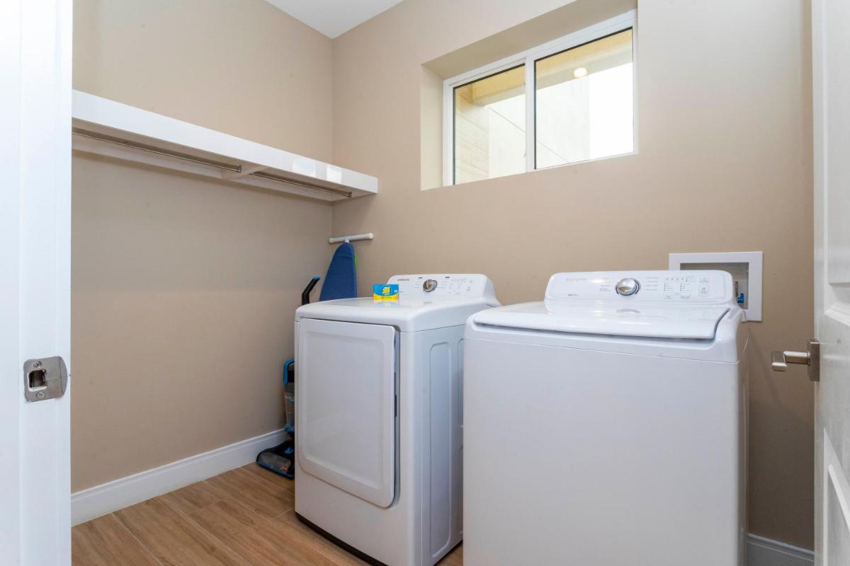 Gorgeous 4 Bd Close to Disney @ Magic Village 3092