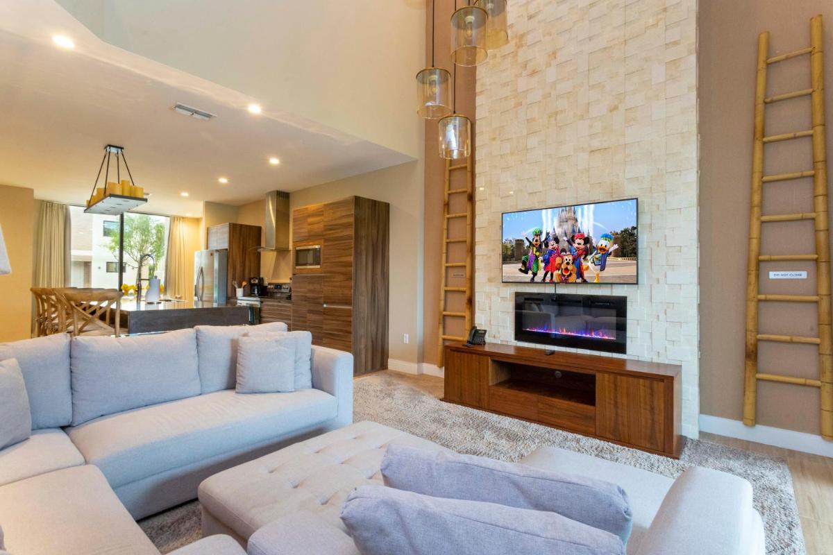 Gorgeous 4 Bd Close to Disney @ Magic Village 3092