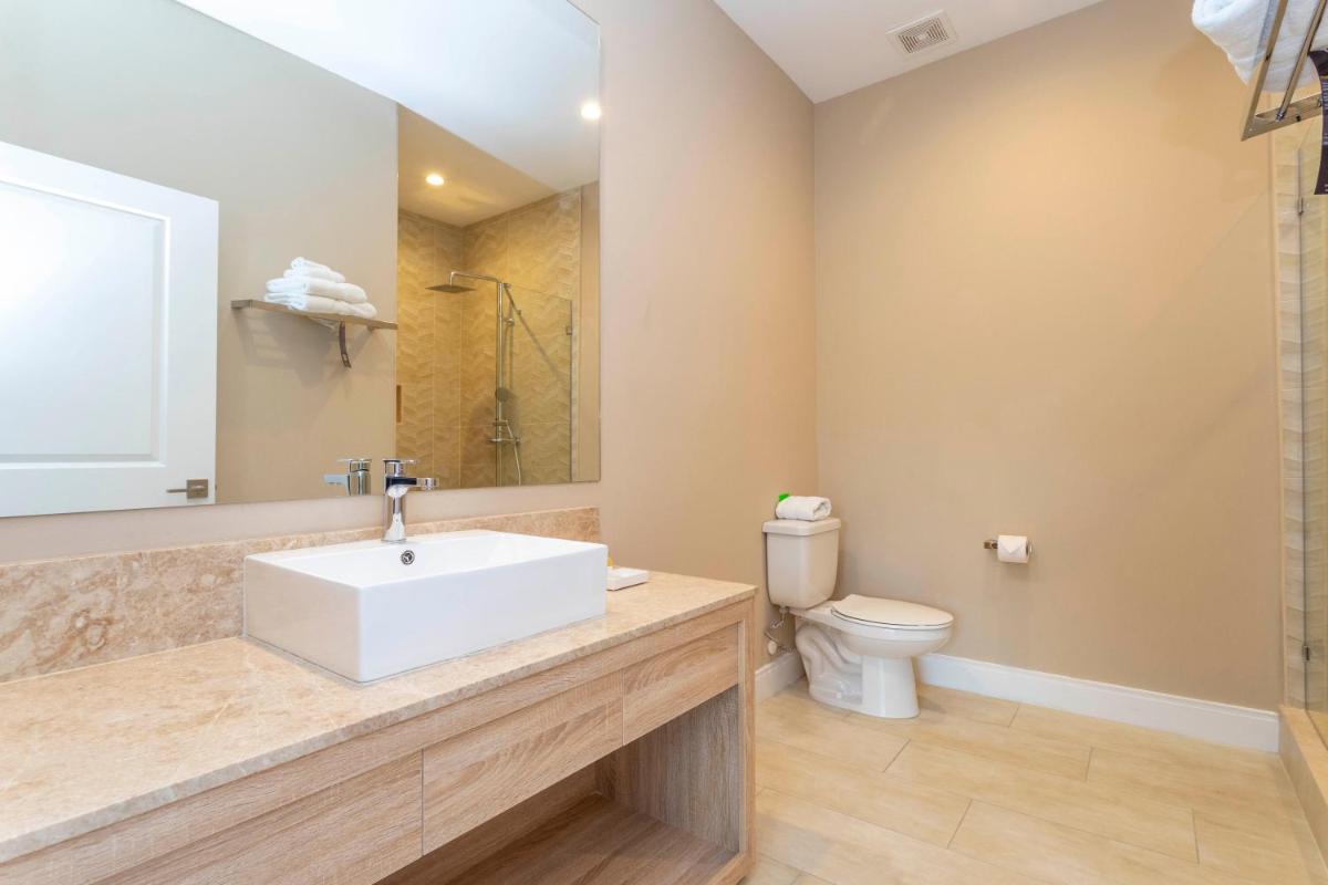 Gorgeous 4 Bd Close to Disney @ Magic Village 3092