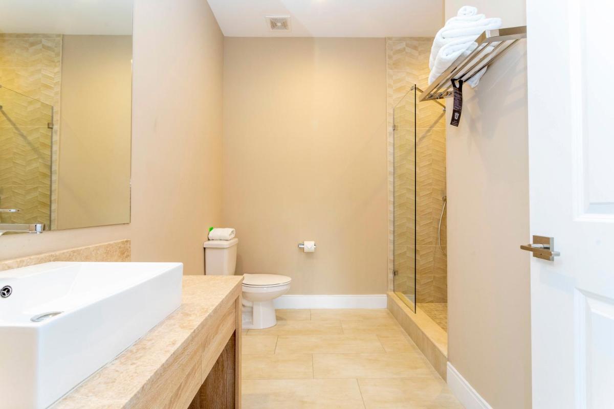 Gorgeous 4 Bd Close to Disney @ Magic Village 3092
